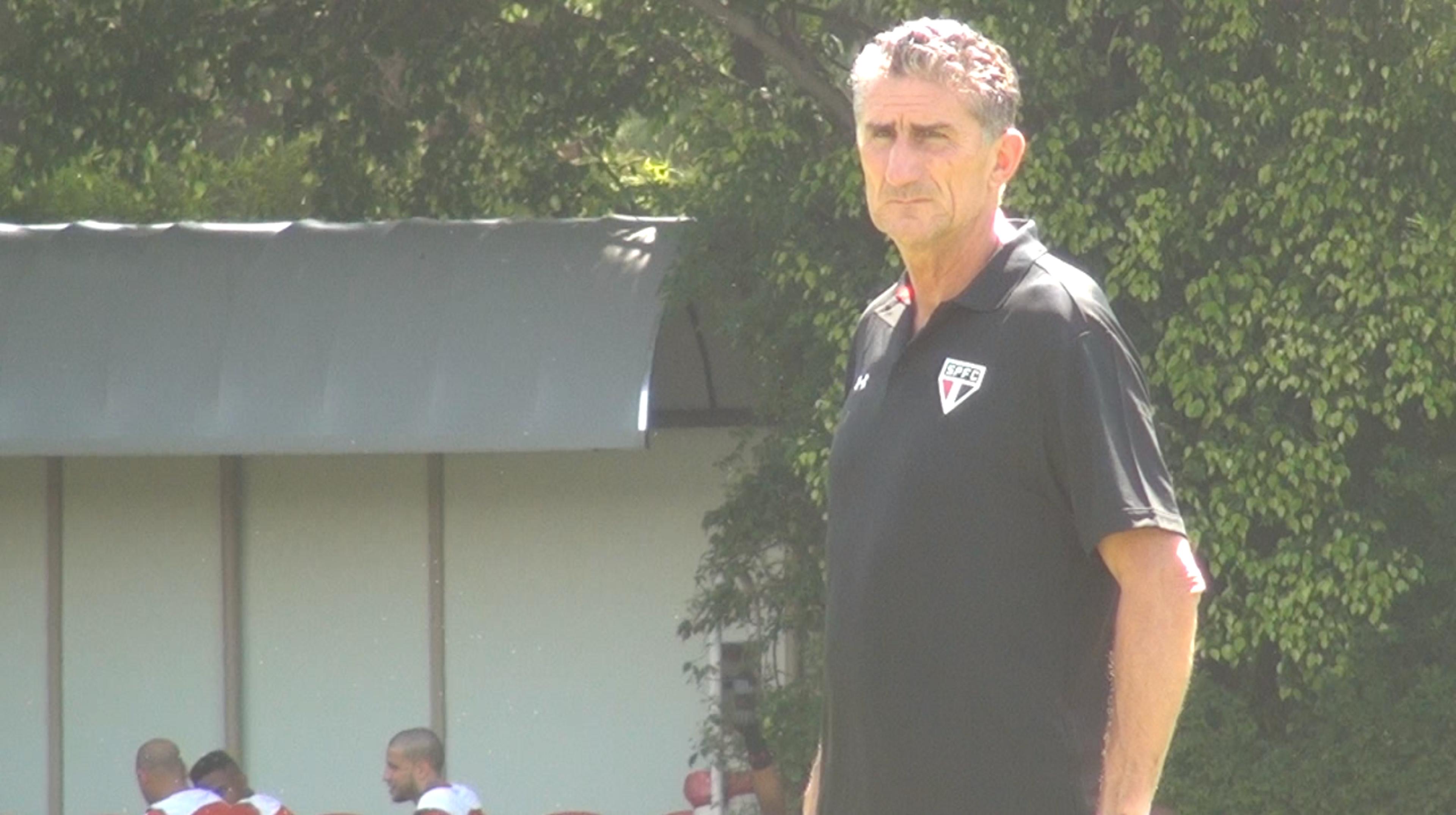 Conversa de Bauza com elenco do SP dura pouco e tem elogio ao time