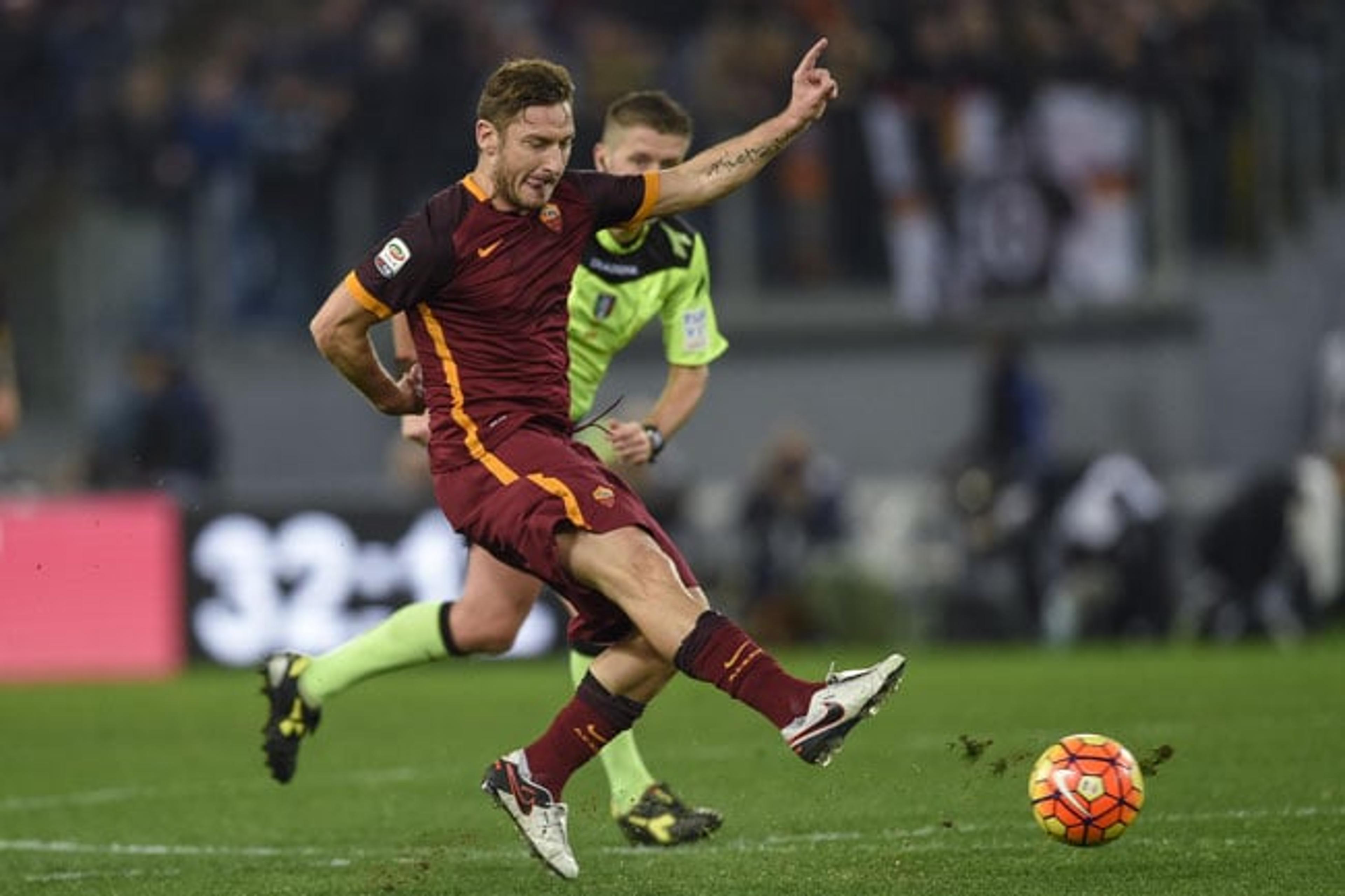 Totti alcança marca expressiva, mas Roma fica no empate com o Milan