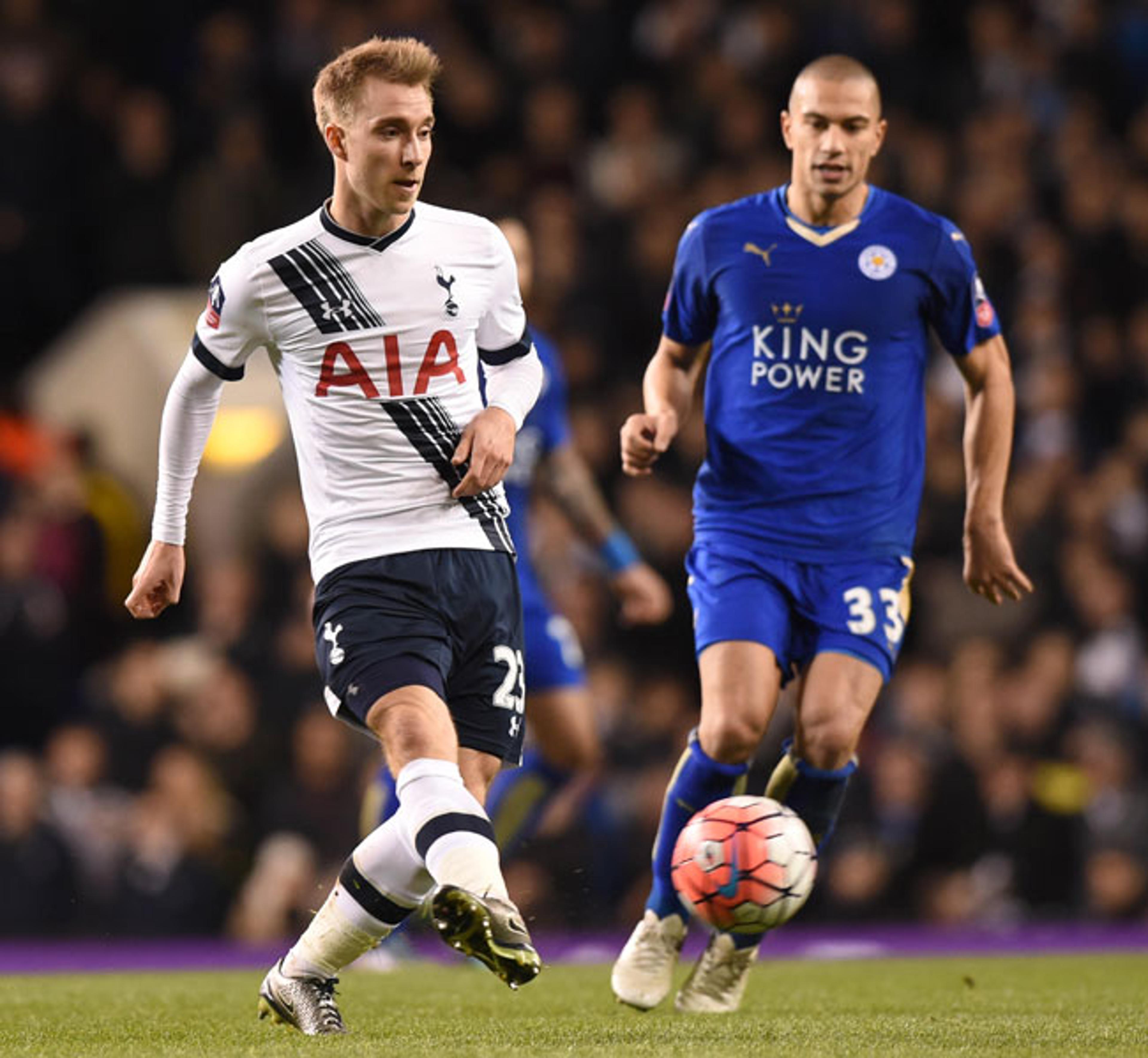 Kane marca no fim contra o Leicester e leva decisão da vaga para o ‘replay’