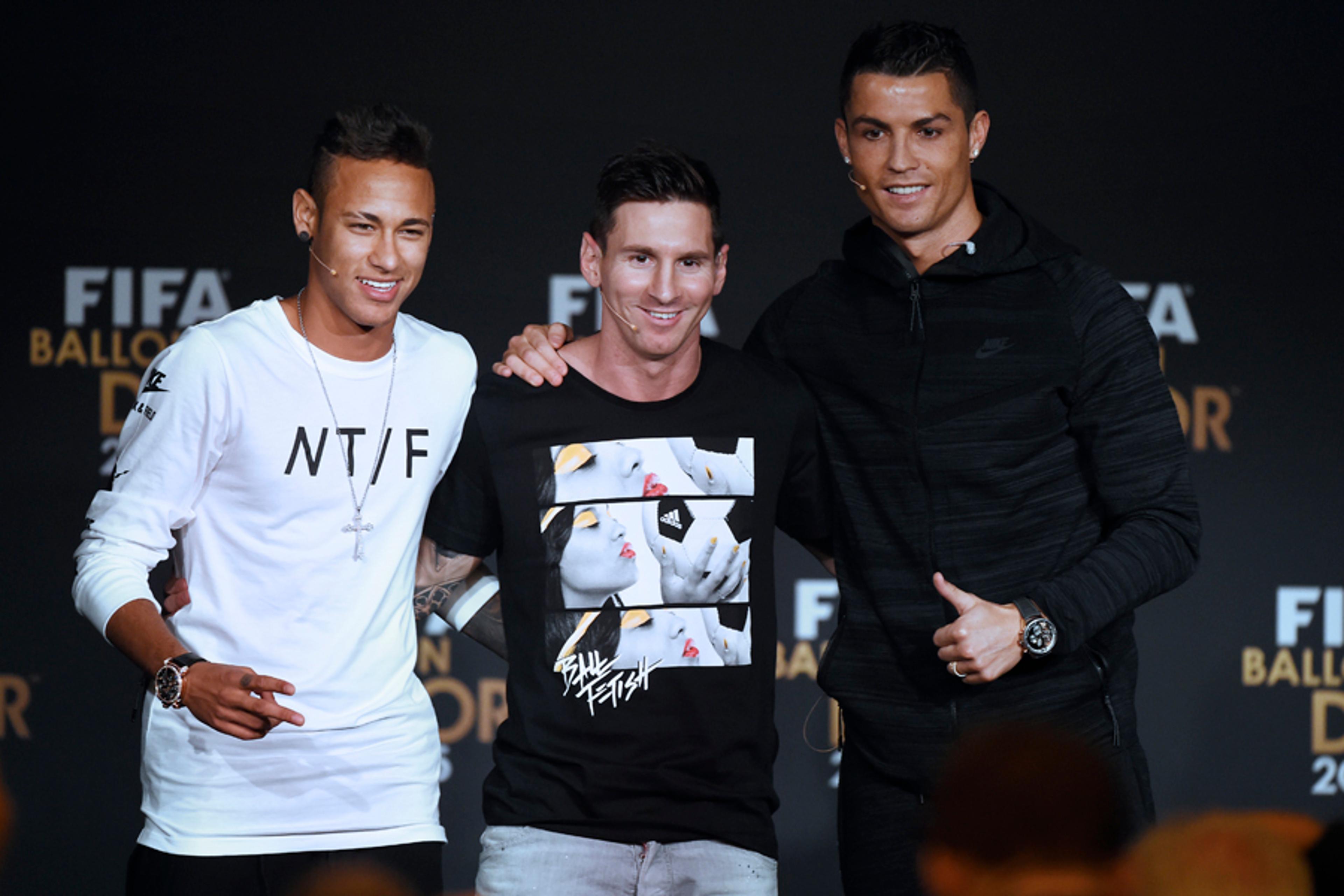 Cristiano Ronaldo deseja jogar junto com Messi e Neymar no PSG, diz jornal