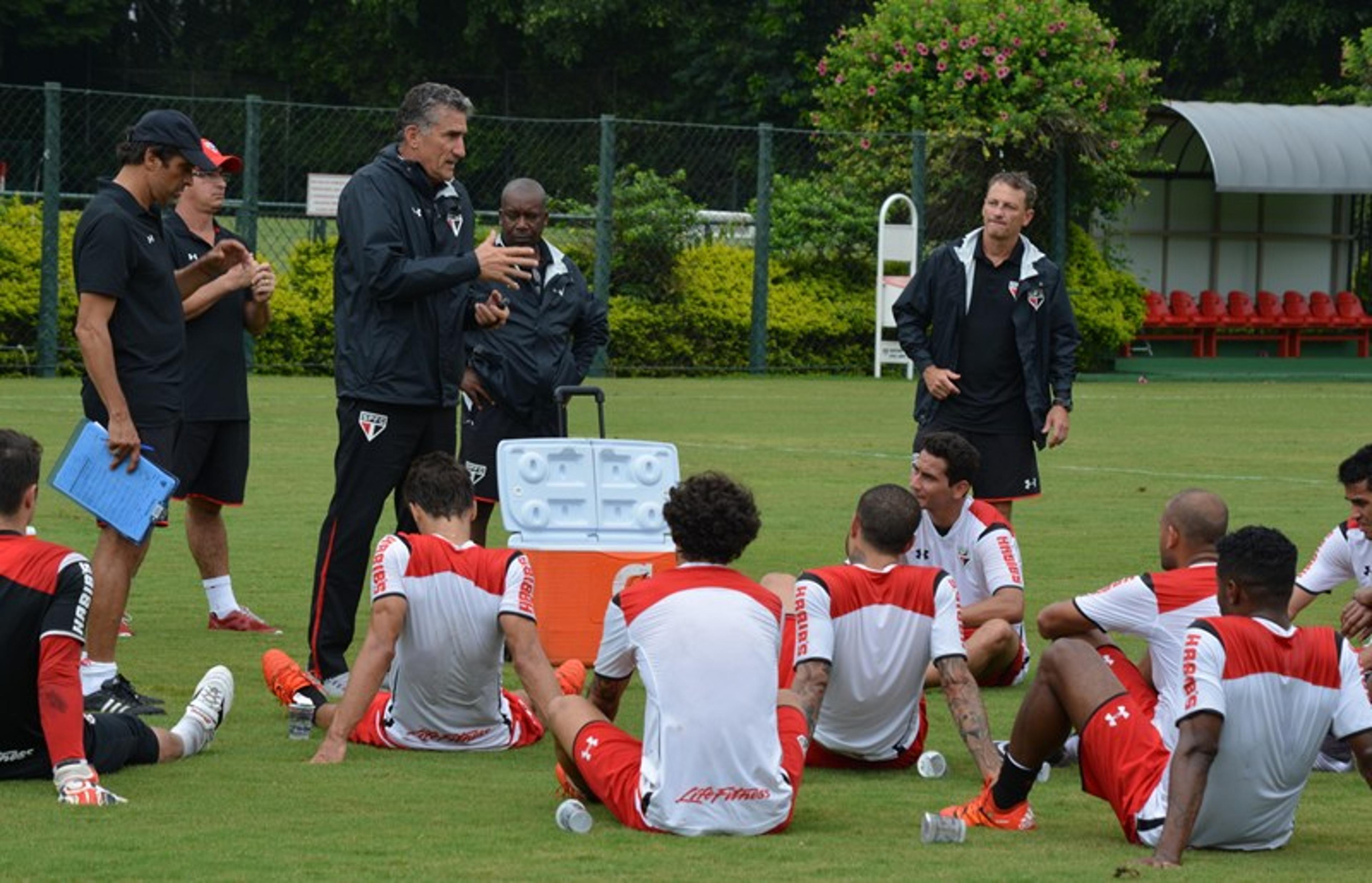 Bauza já vê São Paulo mais organizado após jogos-treino no CT