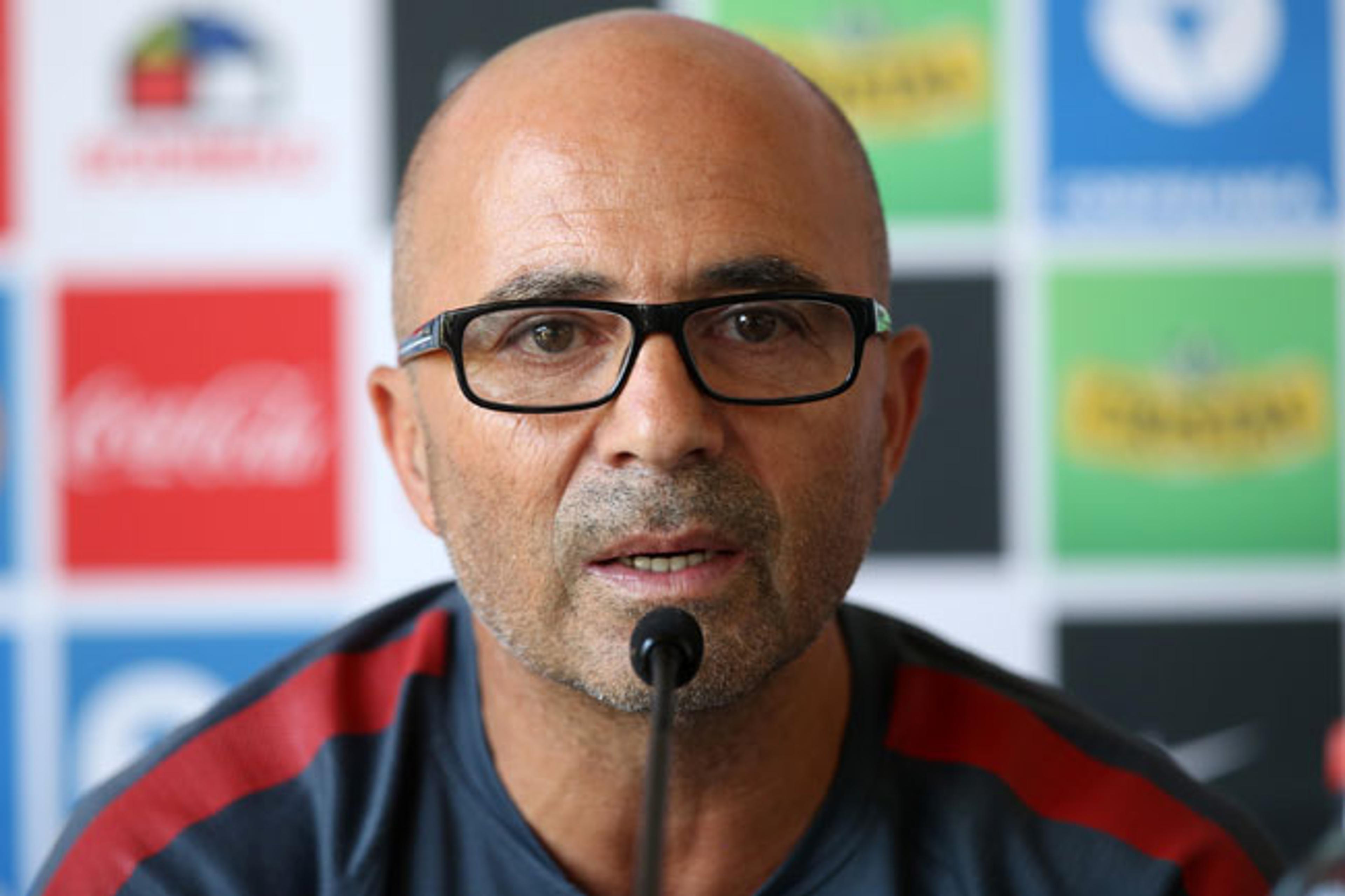 Sampaoli elege equipe-modelo, elogia Navas e Simeone, mas critica Barça