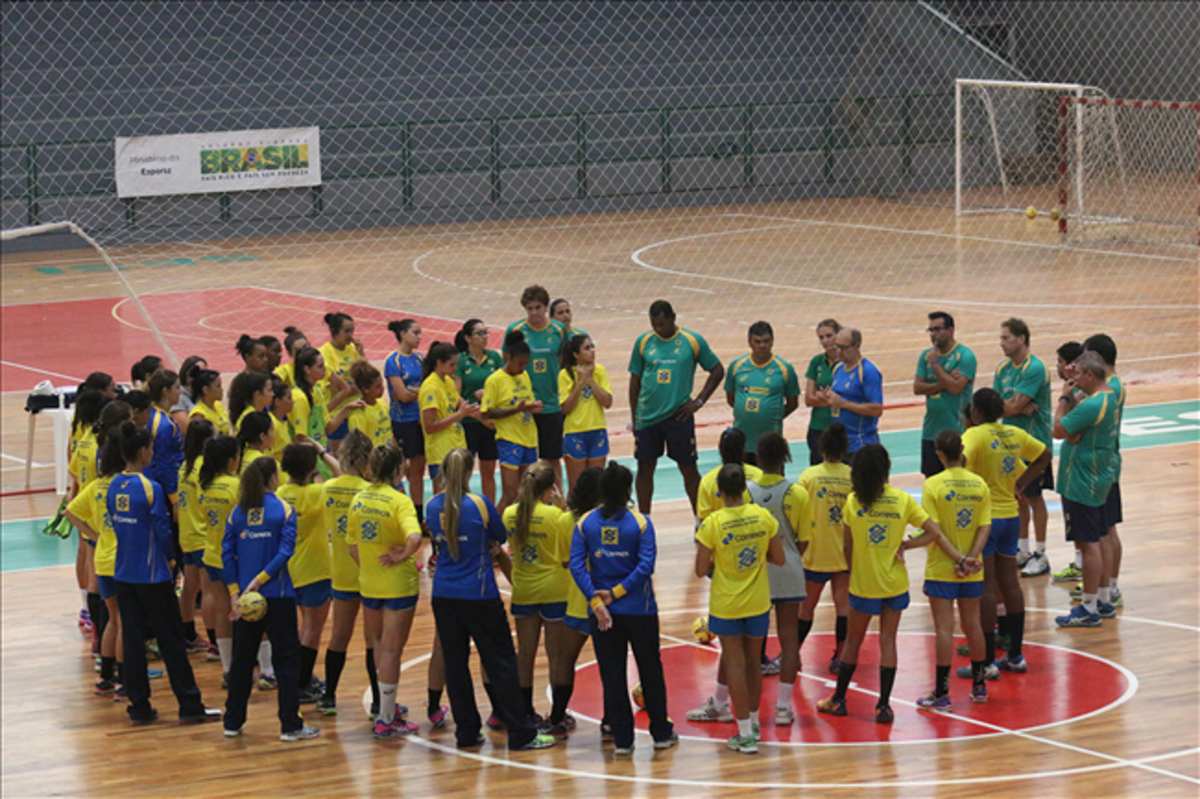 Seleções femininas buscam padronizar a técnica das equipes