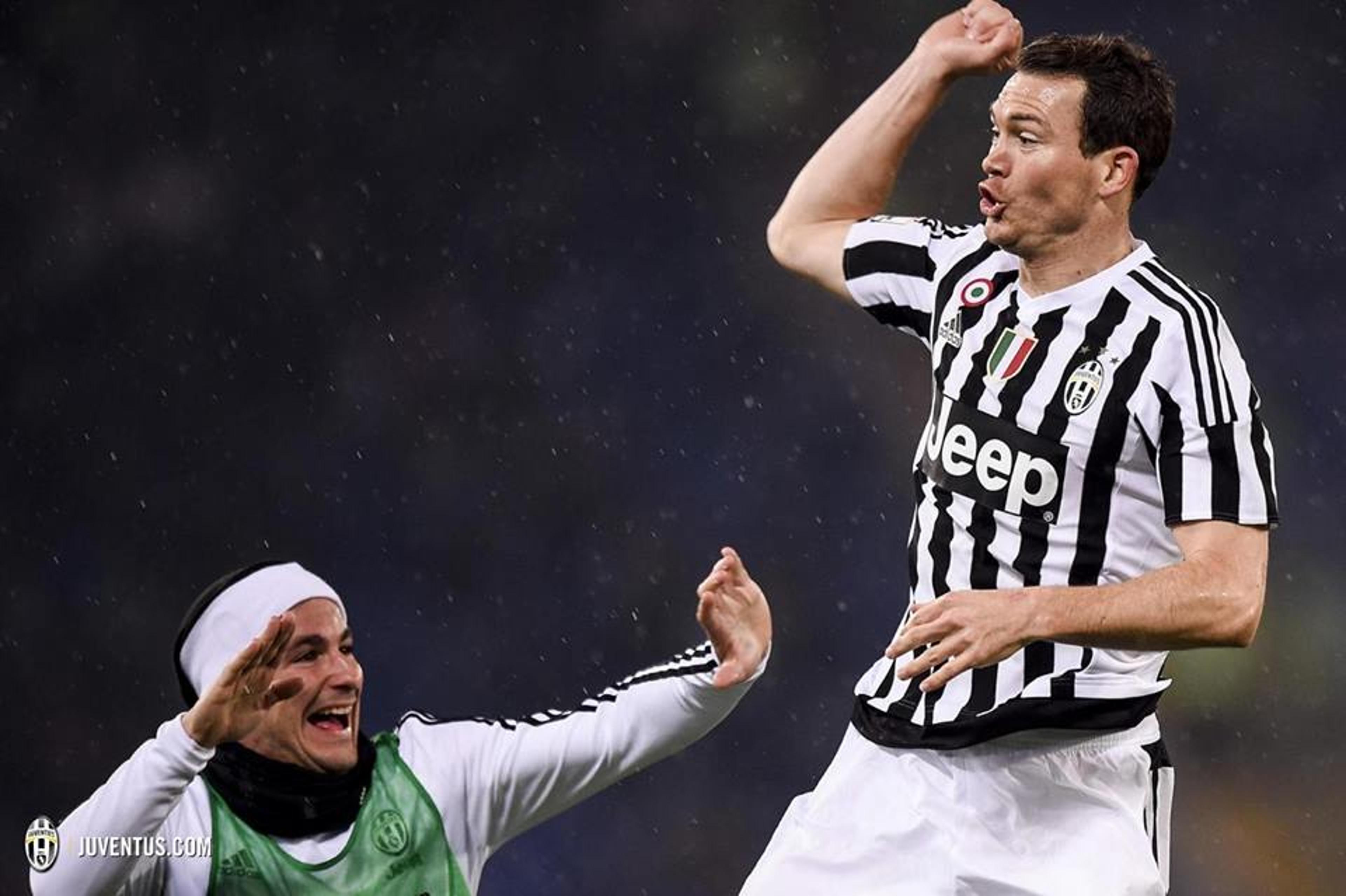 Perto de deixar a Juventus, Lichtsteiner está na mira do Arsenal