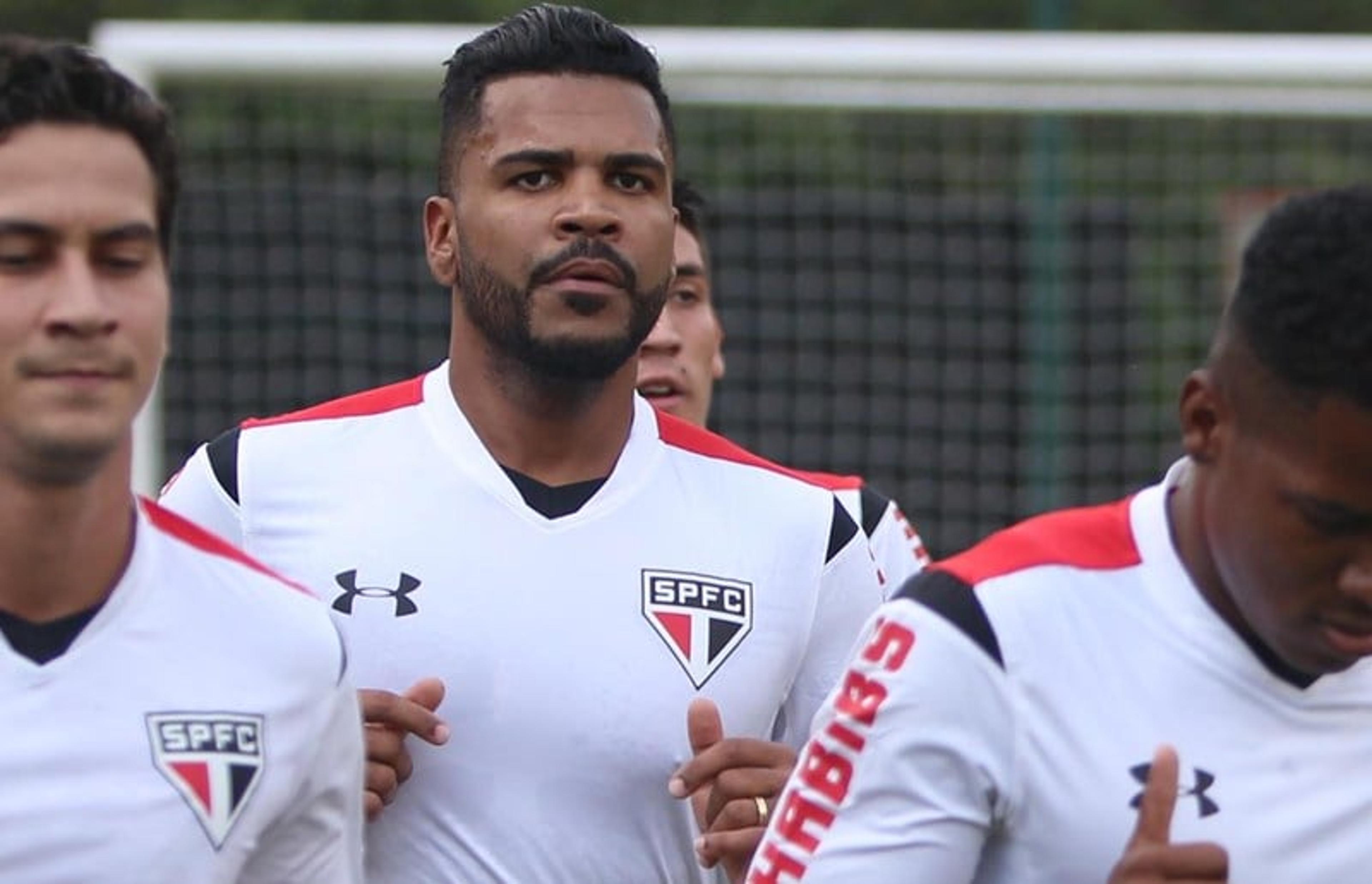 Breno não treina de novo e desfalca o São Paulo contra o César Vallejo