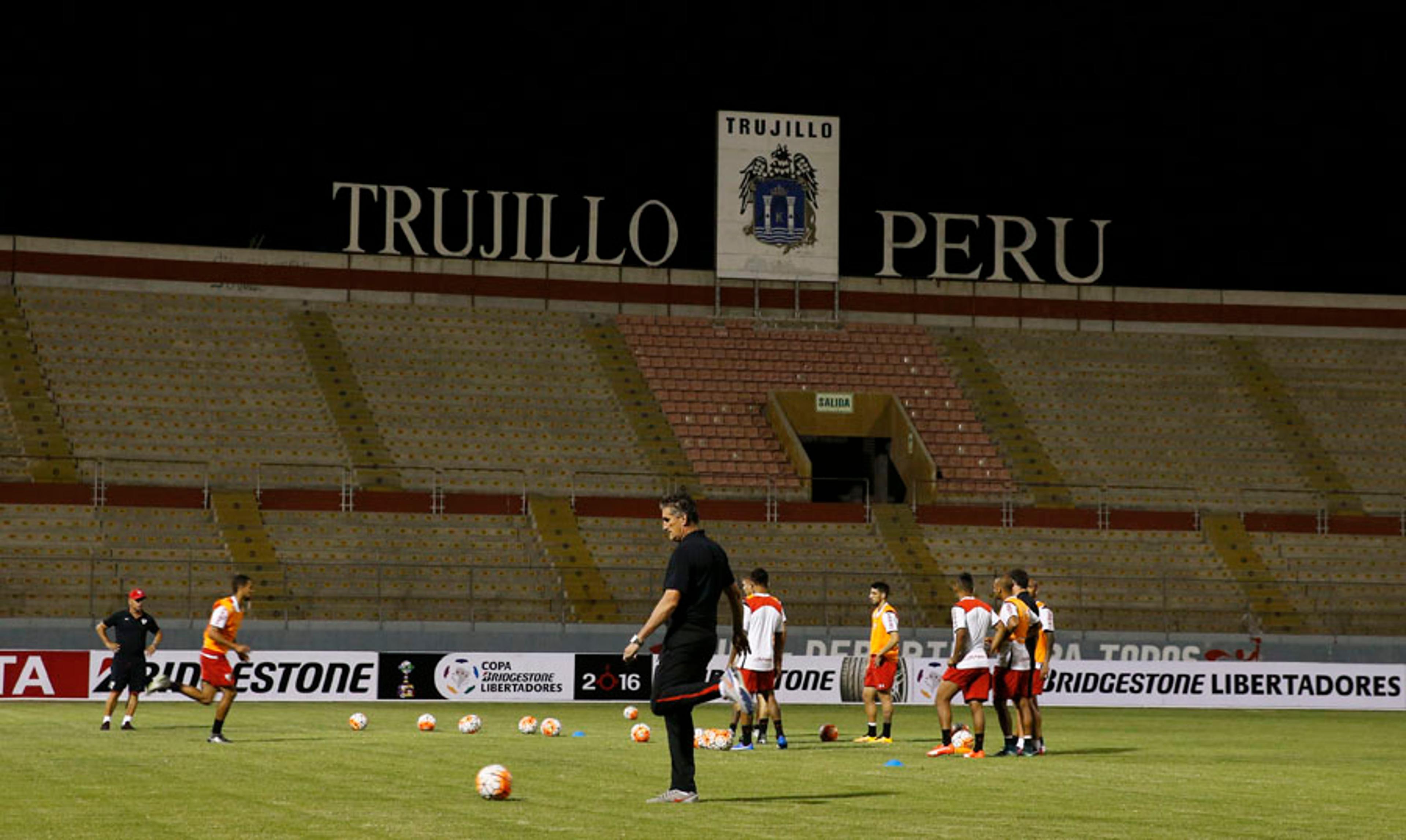 FOTOS – São Paulo conhece palco de decisão em treino no Peru