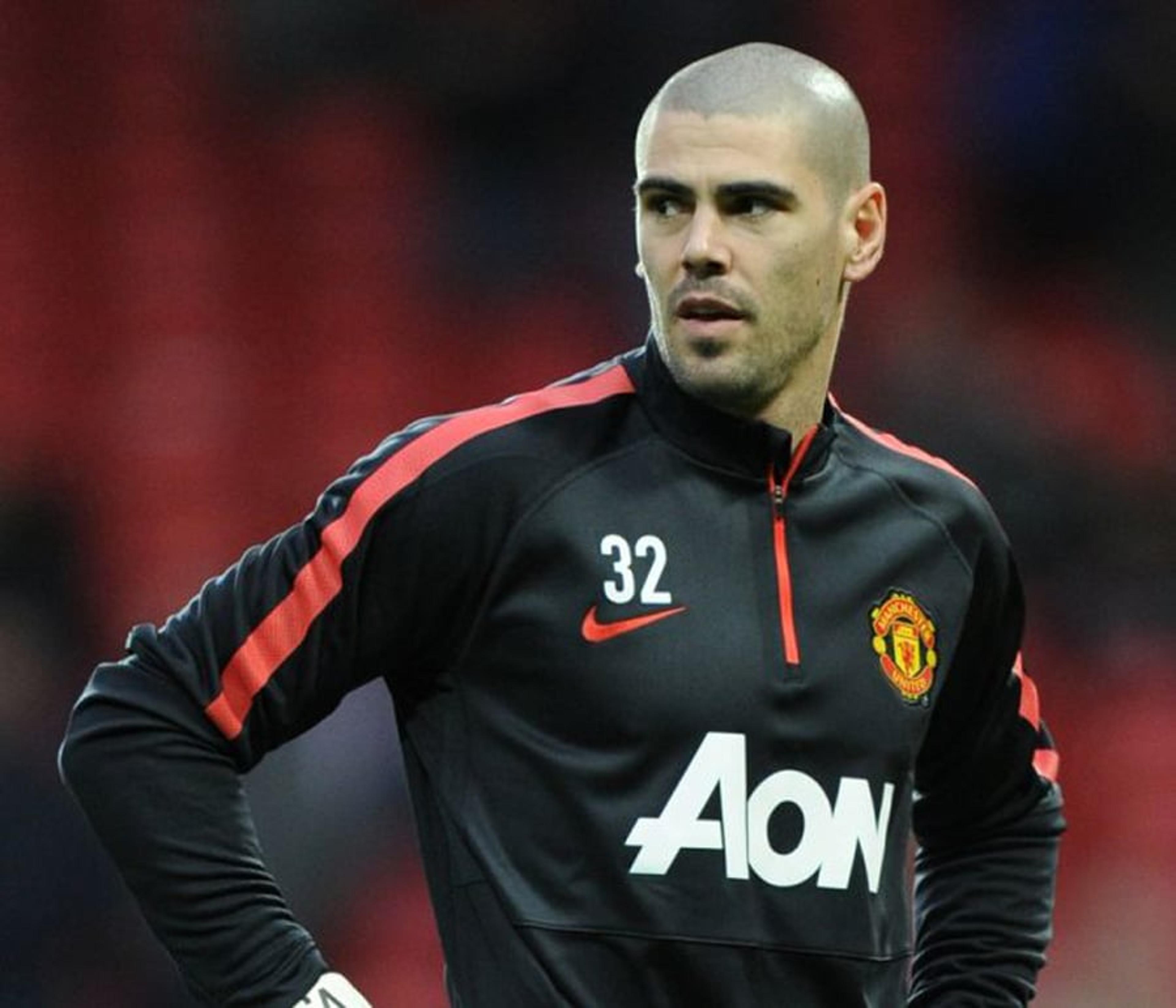 Victor Valdés pode voltar a Manchester na próxima temporada