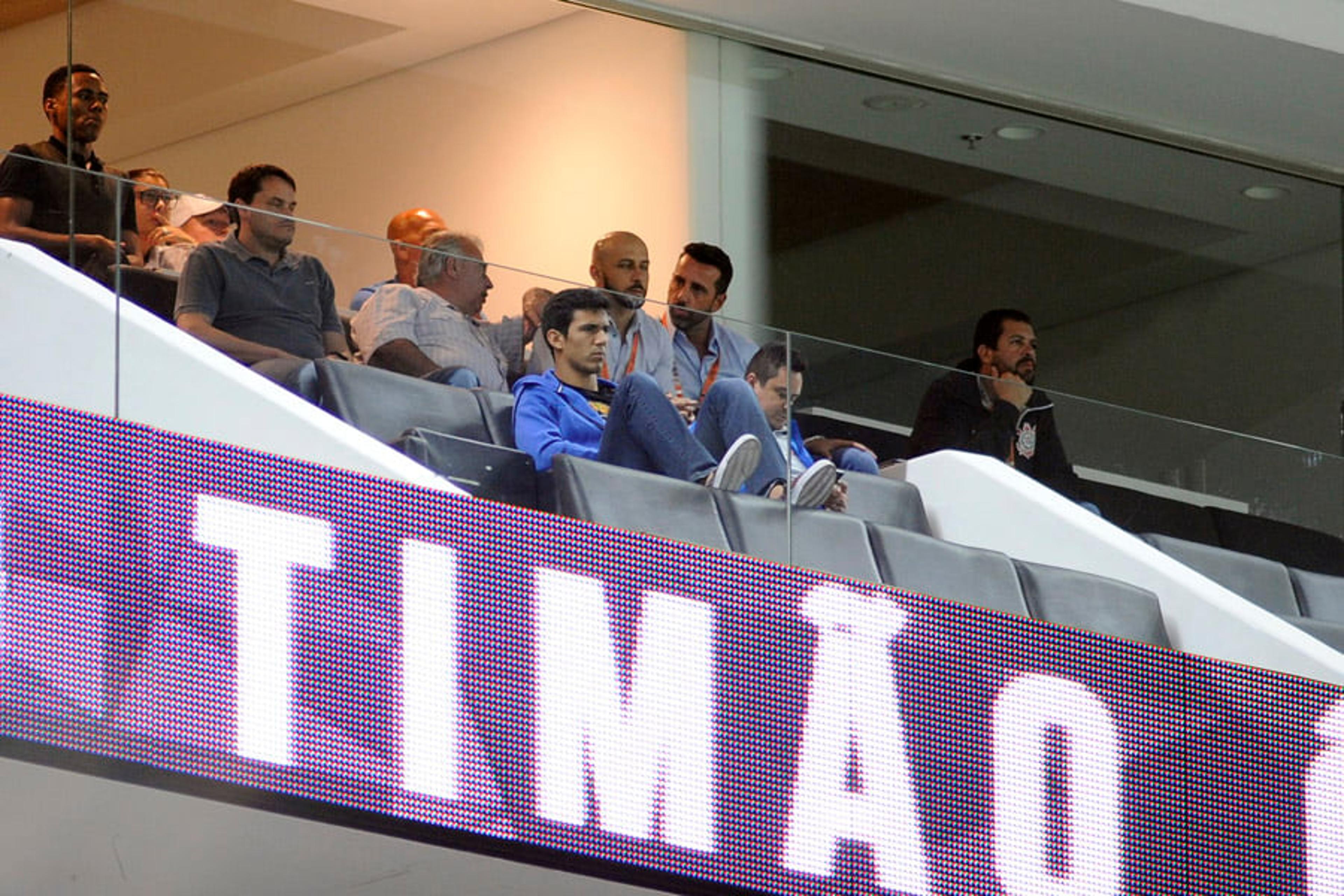 À espera de anúncio, Balbuena vê do estádio nova vitória do Corinthians