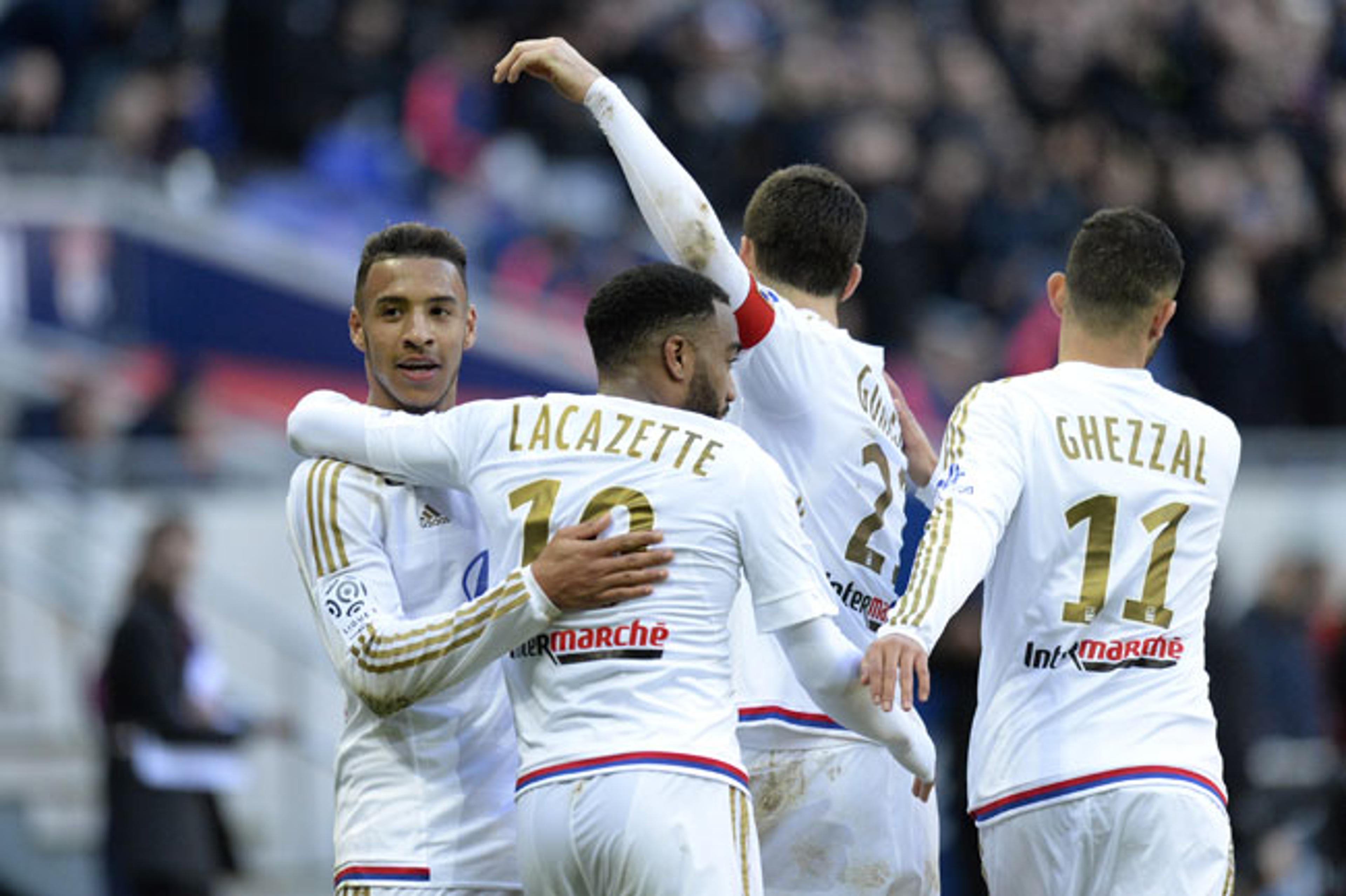 Lyon goleia o Caen e chega à terceira posição do Campeonato Francês