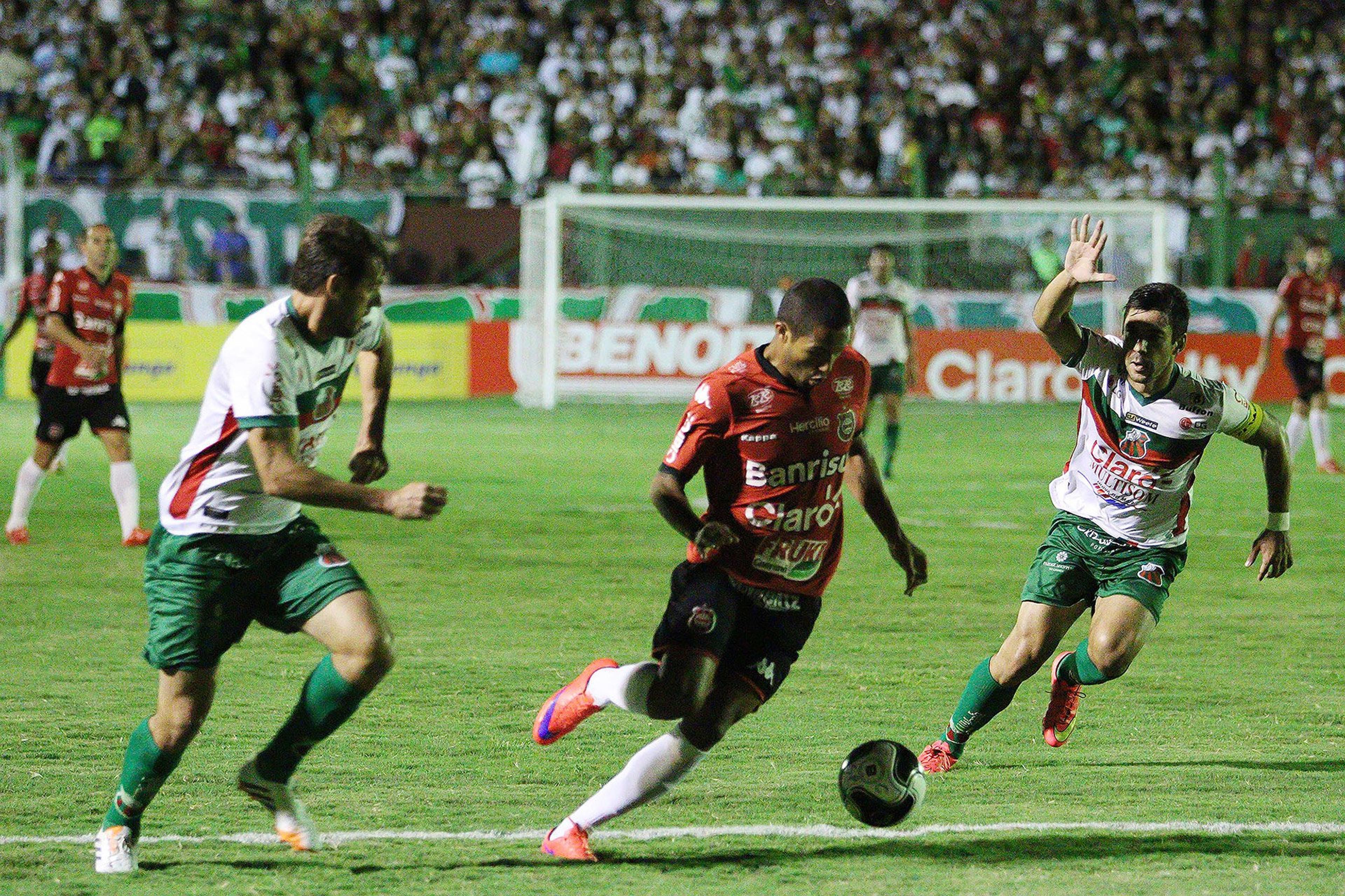 Brasil-RS afunda Tupi e se aproxima do G-4. Joinville bate Avaí em Floripa