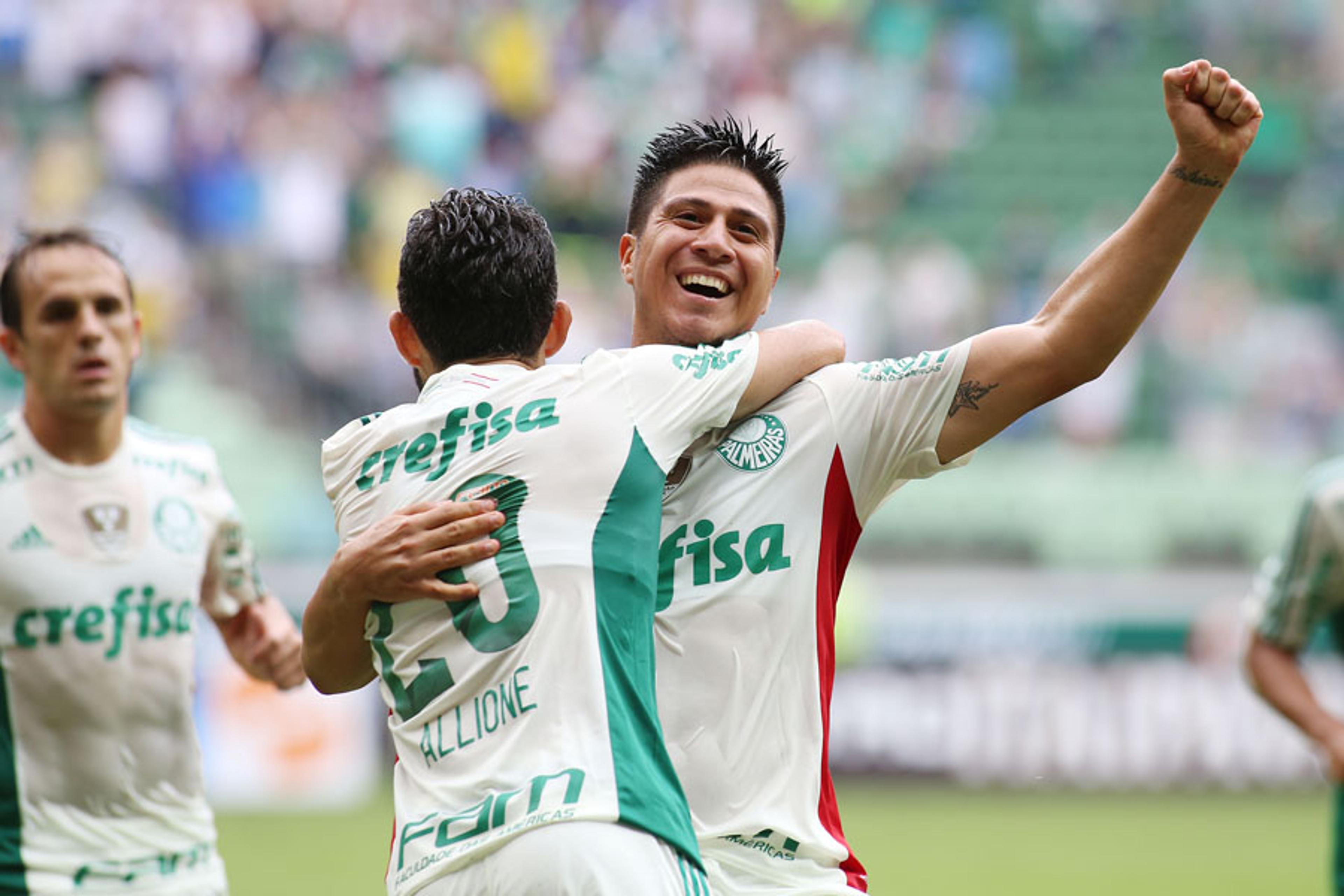 Argentinos voltam a brilhar e Palmeiras goleia o Capivariano