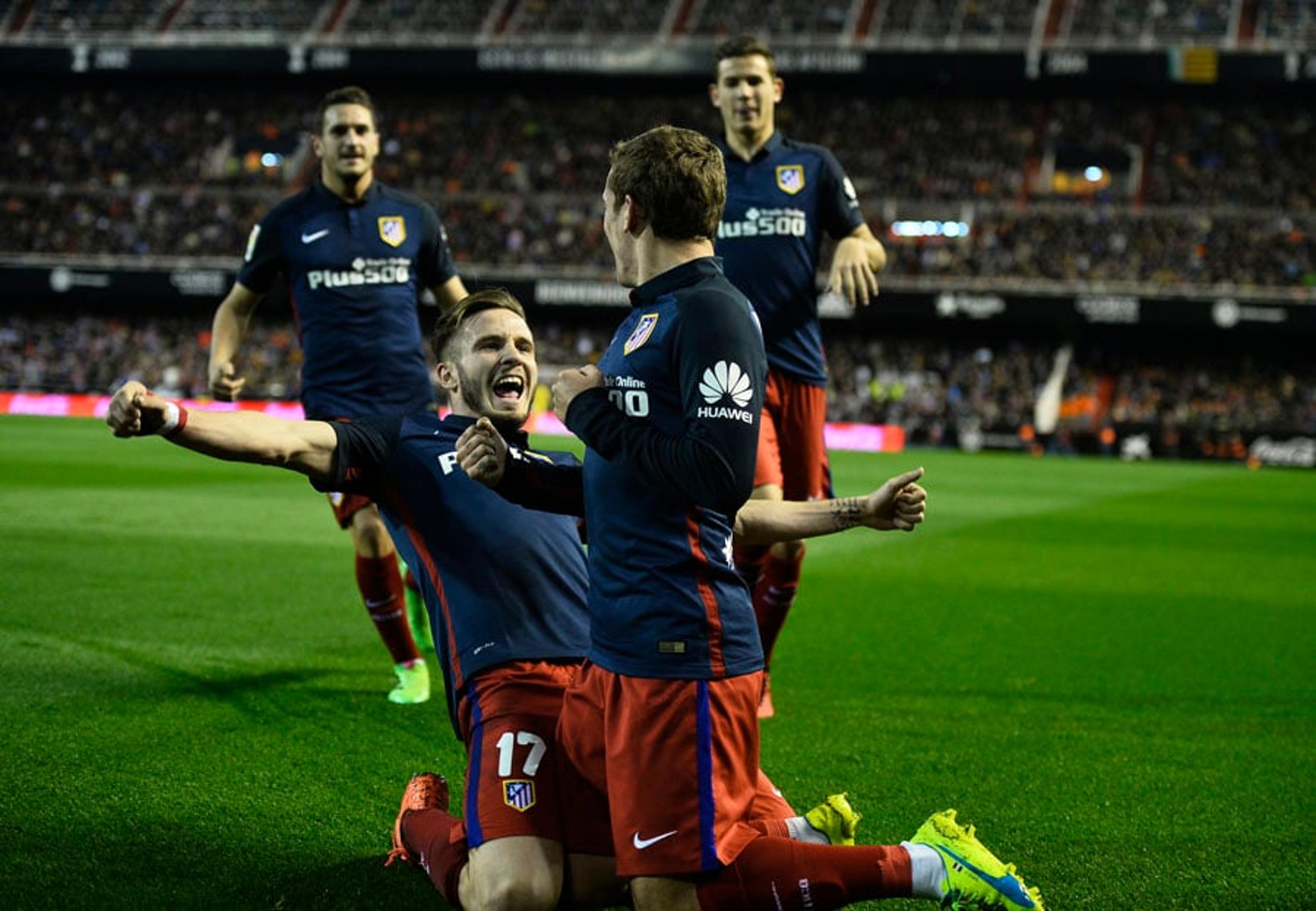 Atlético de Madrid derrota o Valencia fora e segue na caça ao Barcelona