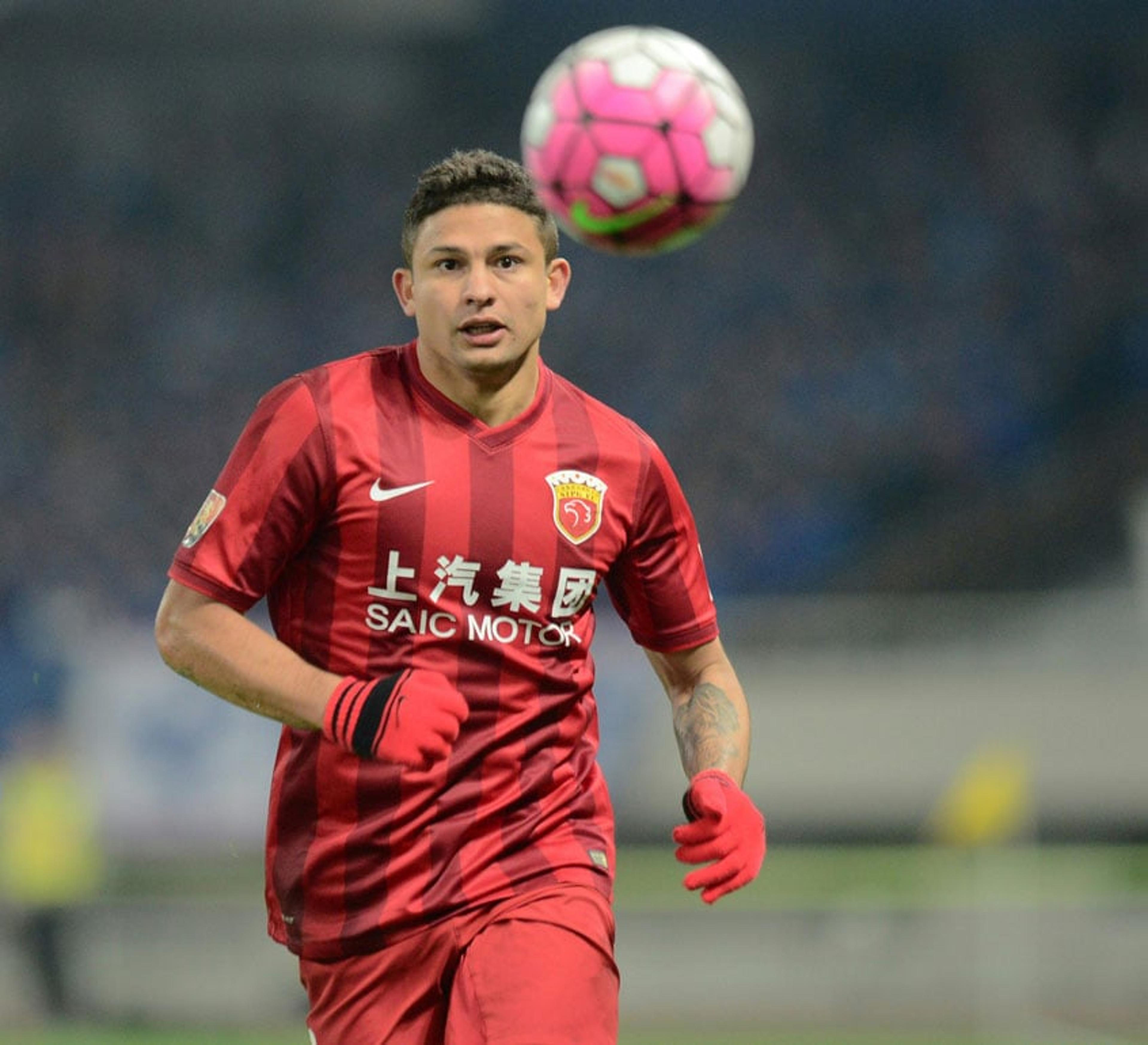 Elkeson faz dois e garante vitória do Shanghai SIPG na Champions da Ásia