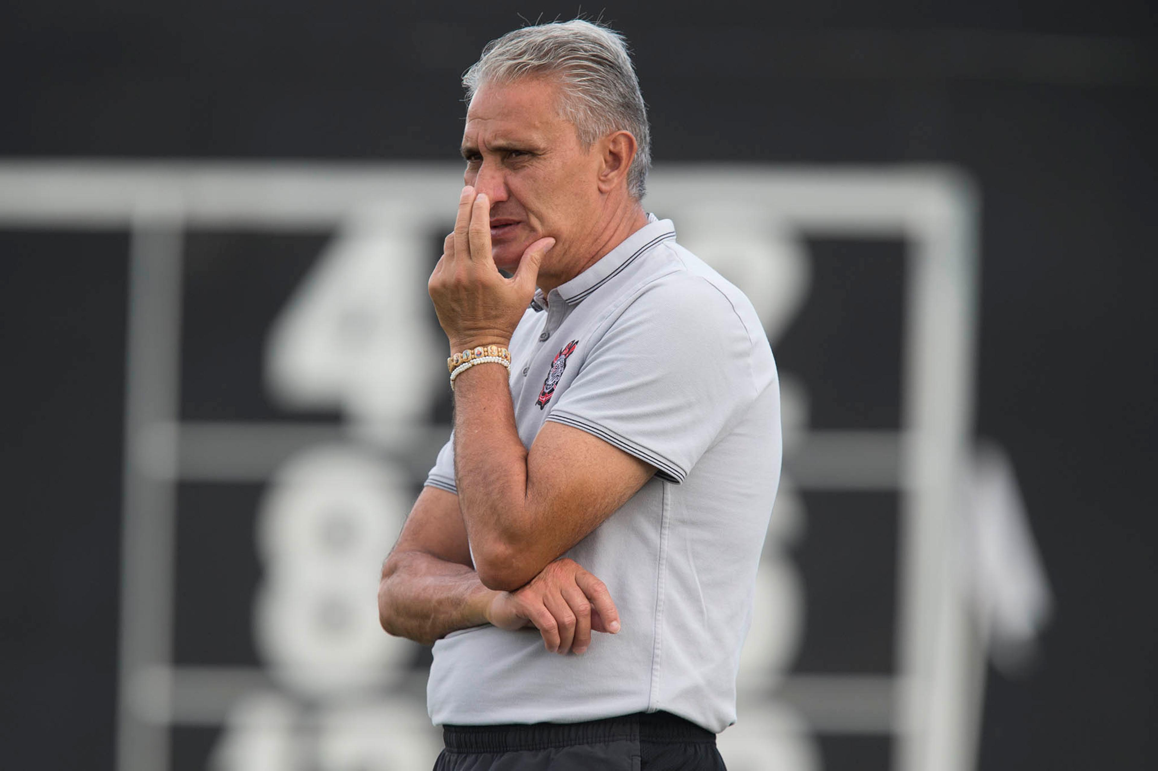 Corinthians celebra folga na Liberta e treina time alternativo