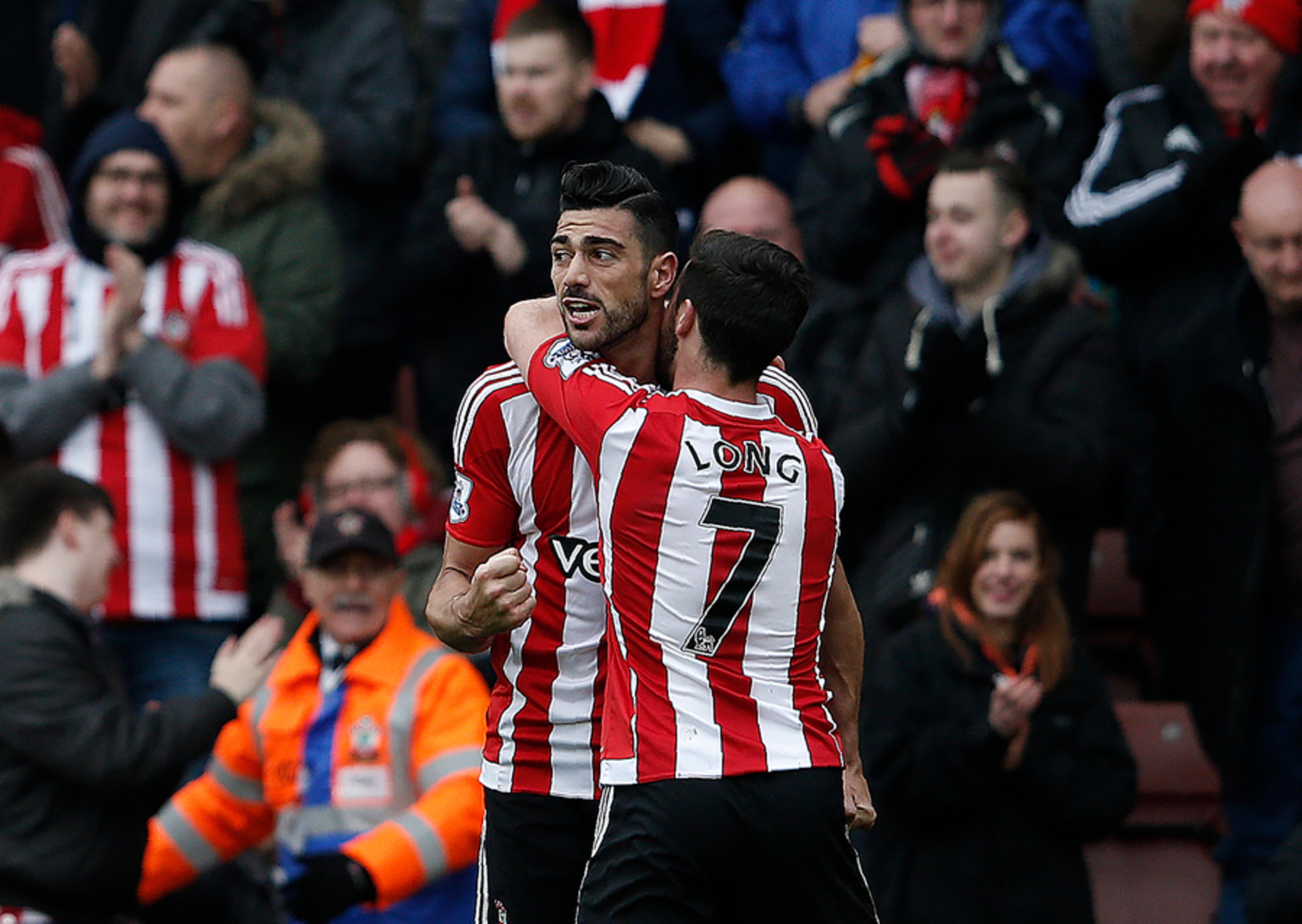 Mané e Pellè estragam a festa do Liverpool e Southampton vence