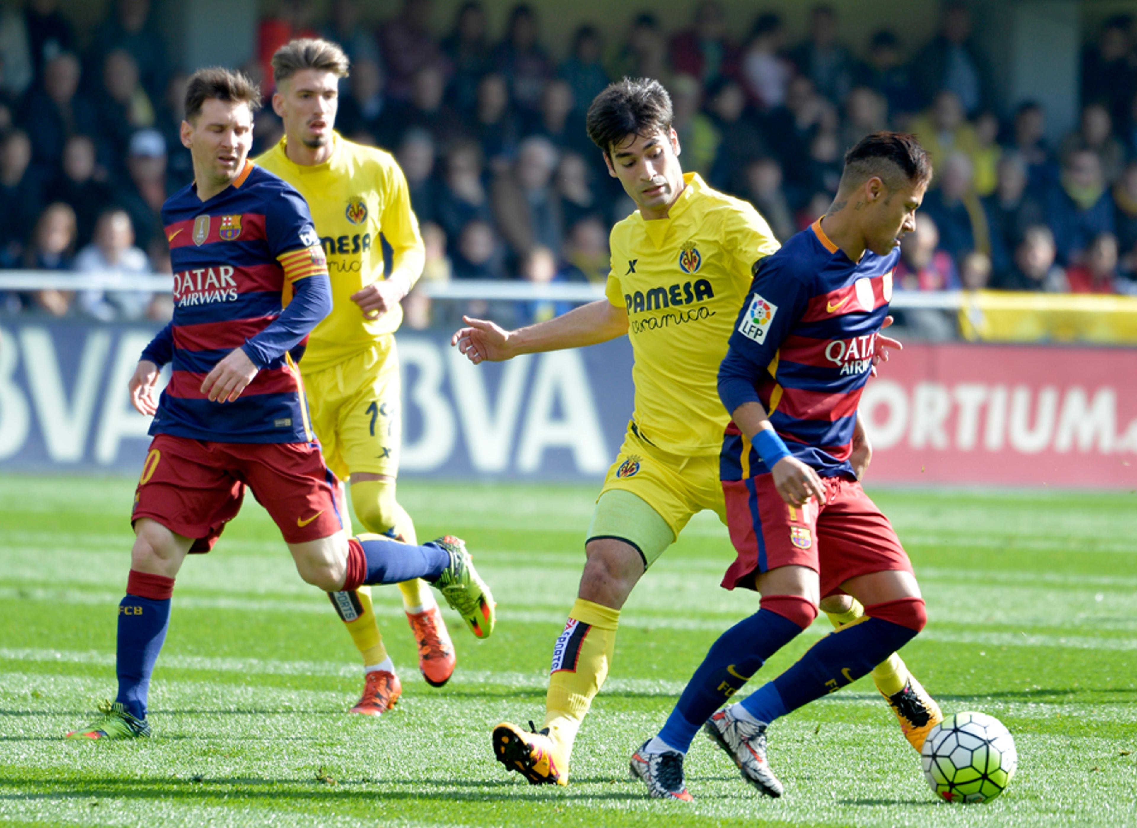 Barcelona cede o empate para o Villarreal, mas já abre nove pontos