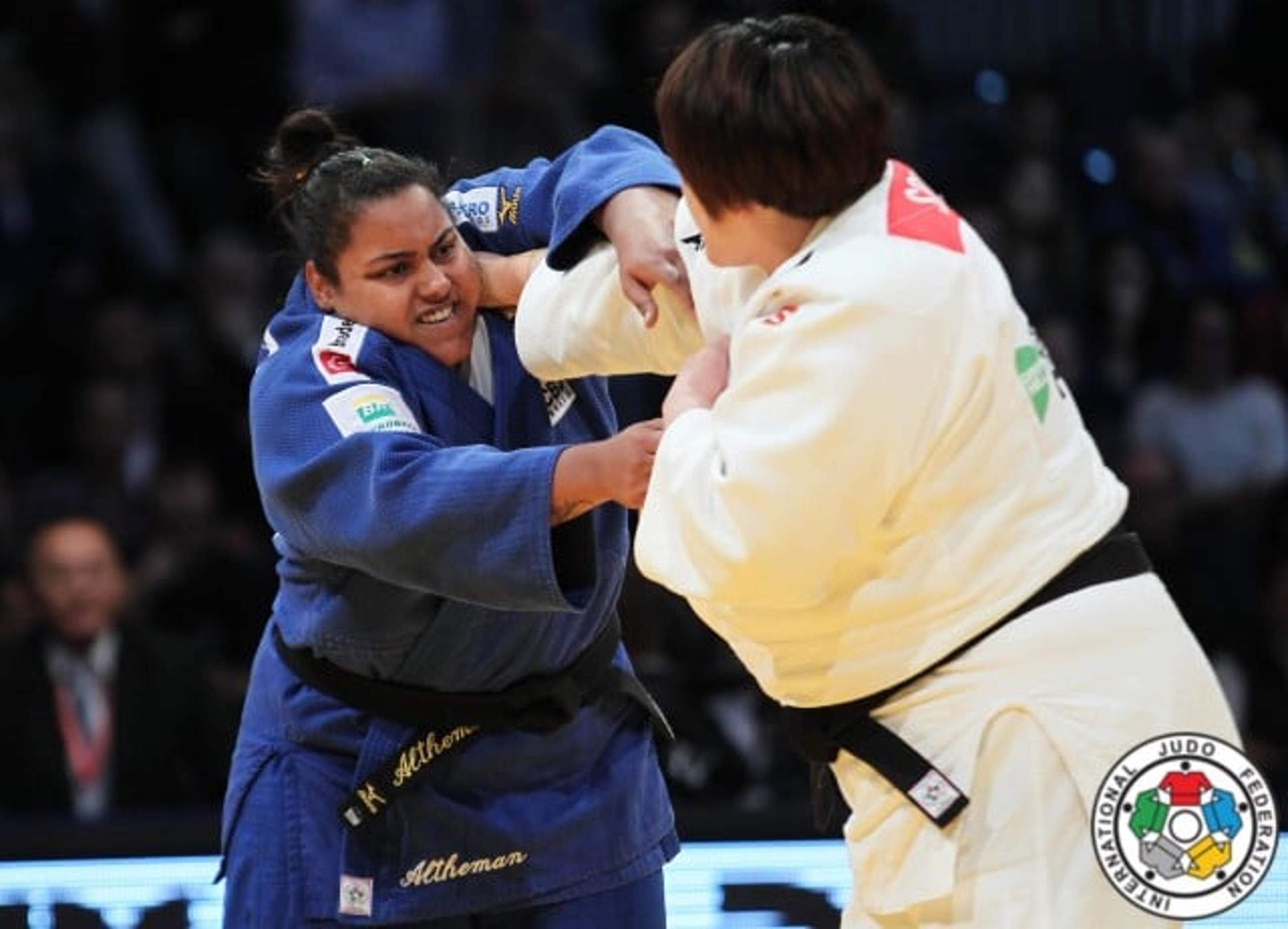 Maria Suelen cai na estreia, mas país tem melhor participação feminina