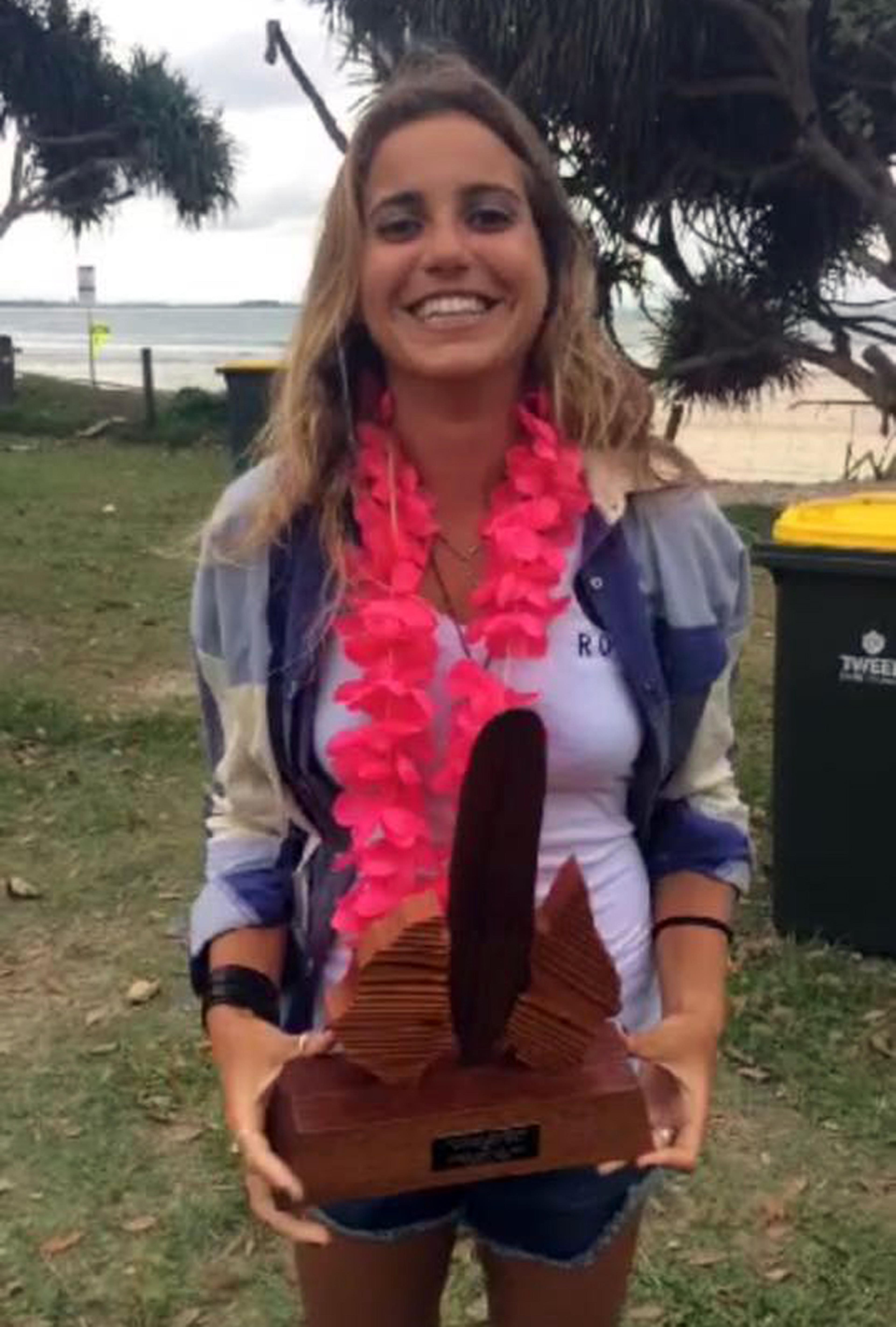 Chloé Calmon conquista competição de longboard