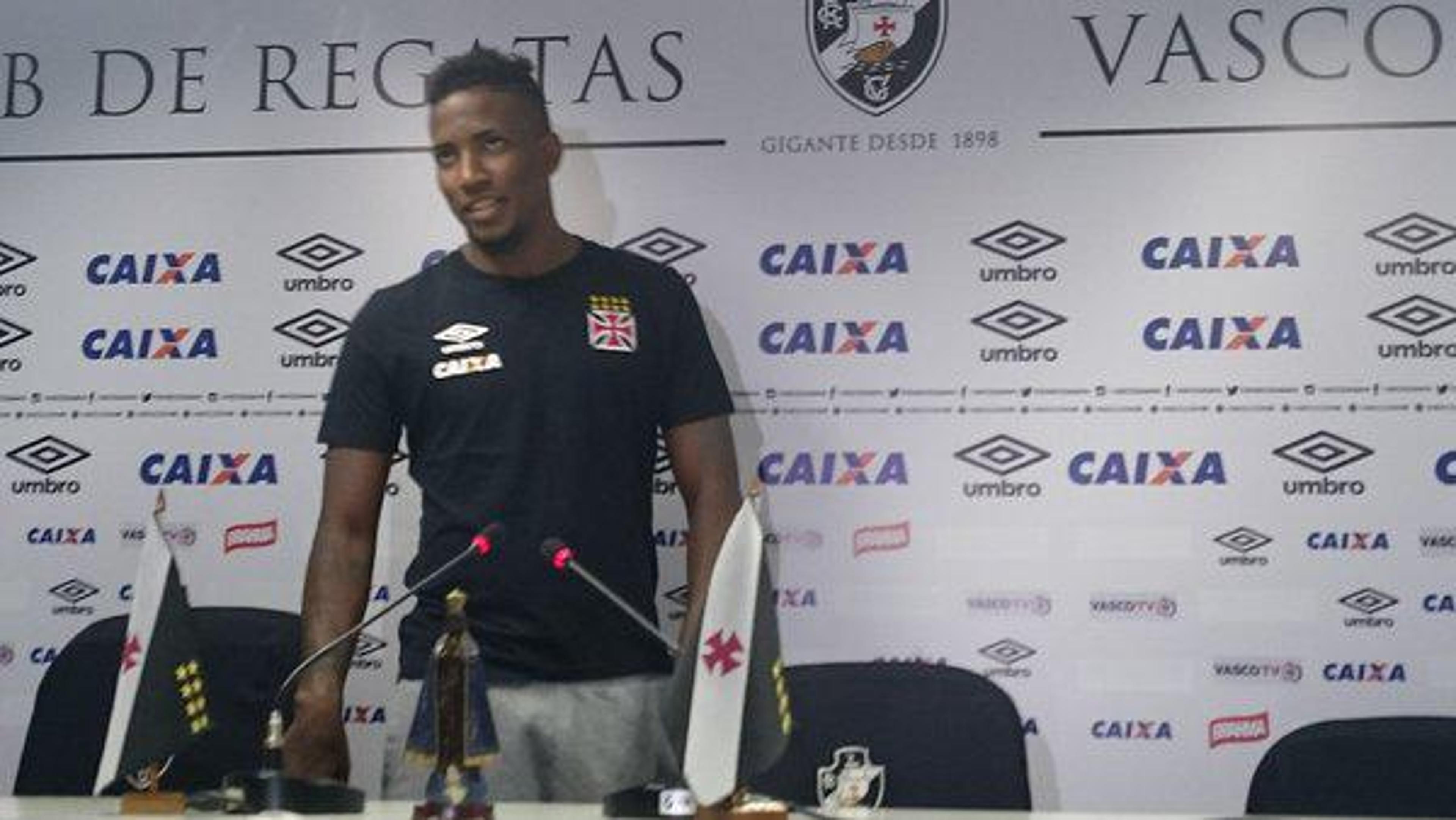 TEMPO REAL! Thalles concede entrevista coletiva São Januário