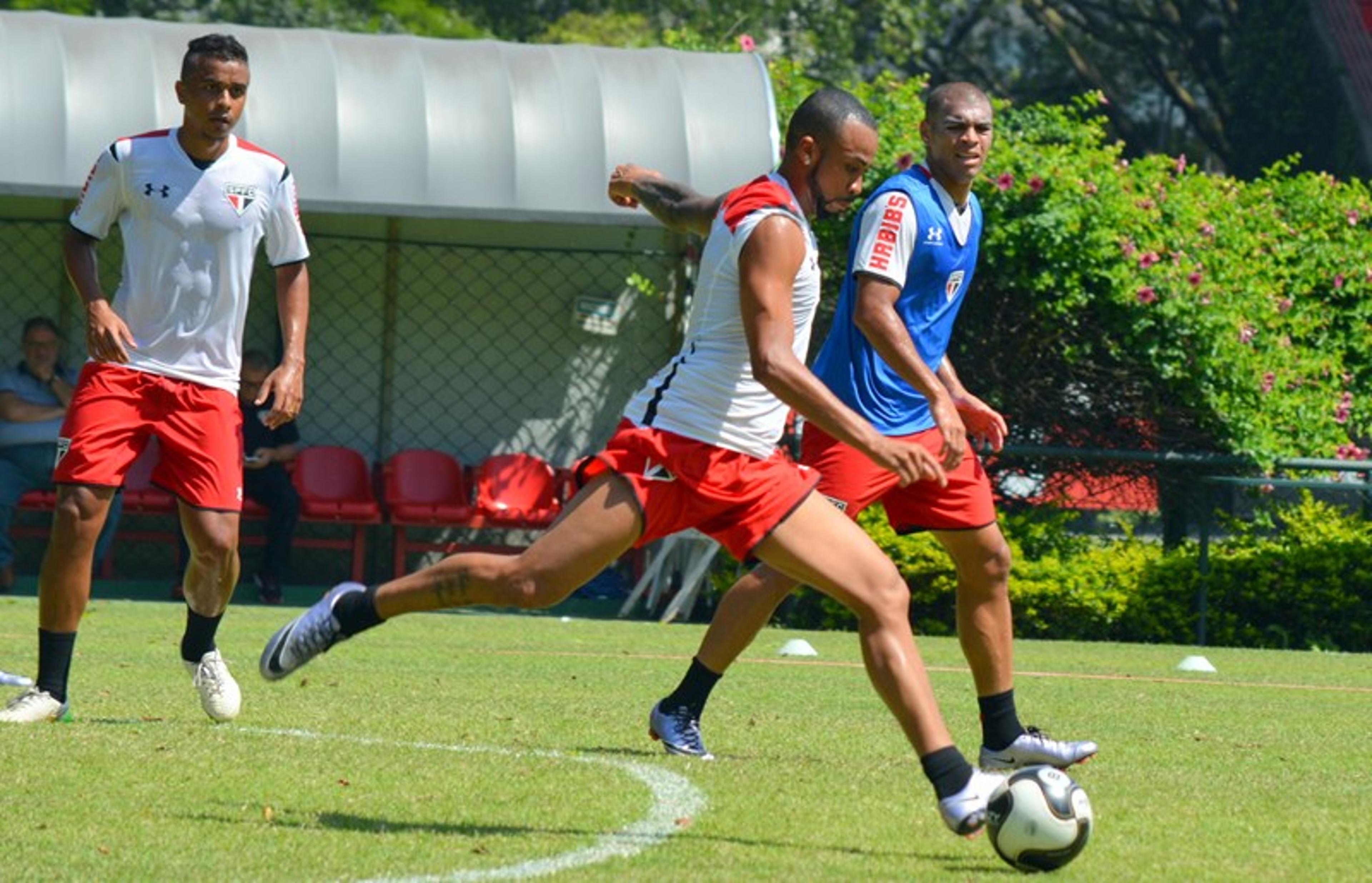 Carlinhos sente a coxa e Bauza testa Wesley como titular do São Paulo