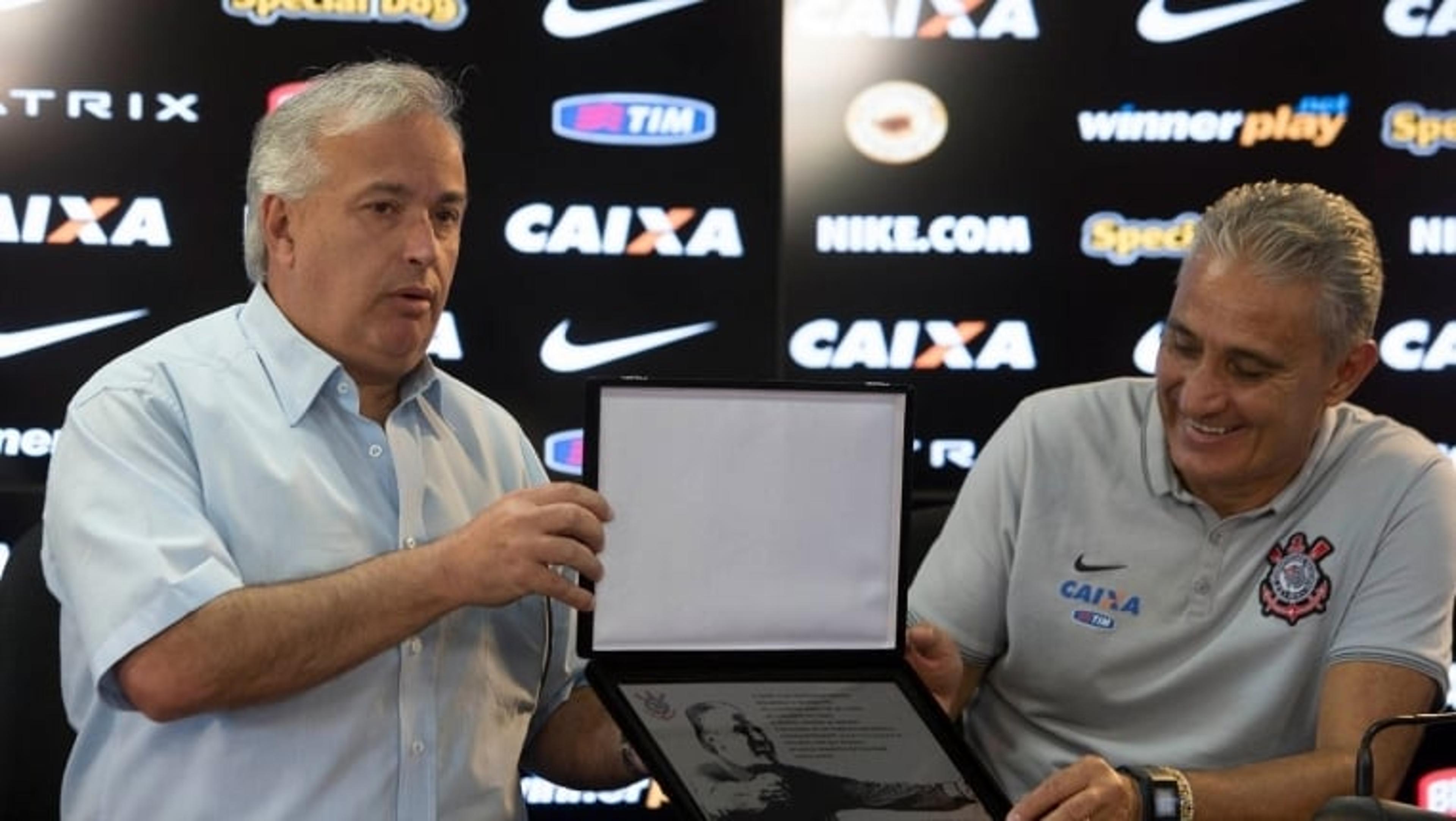 ‘O Corinthians tem mais a oferecer ao Tite do que a CBF’, avisa presidente