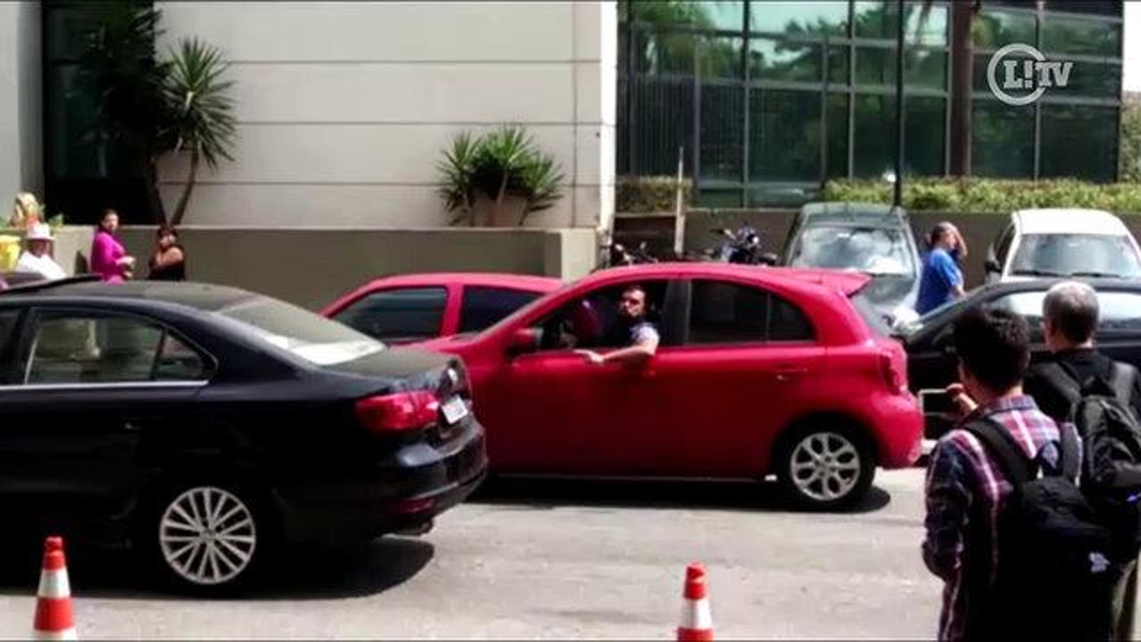 VÍDEO: Inconformado, torcedor protesta em frente a Federação Paulista