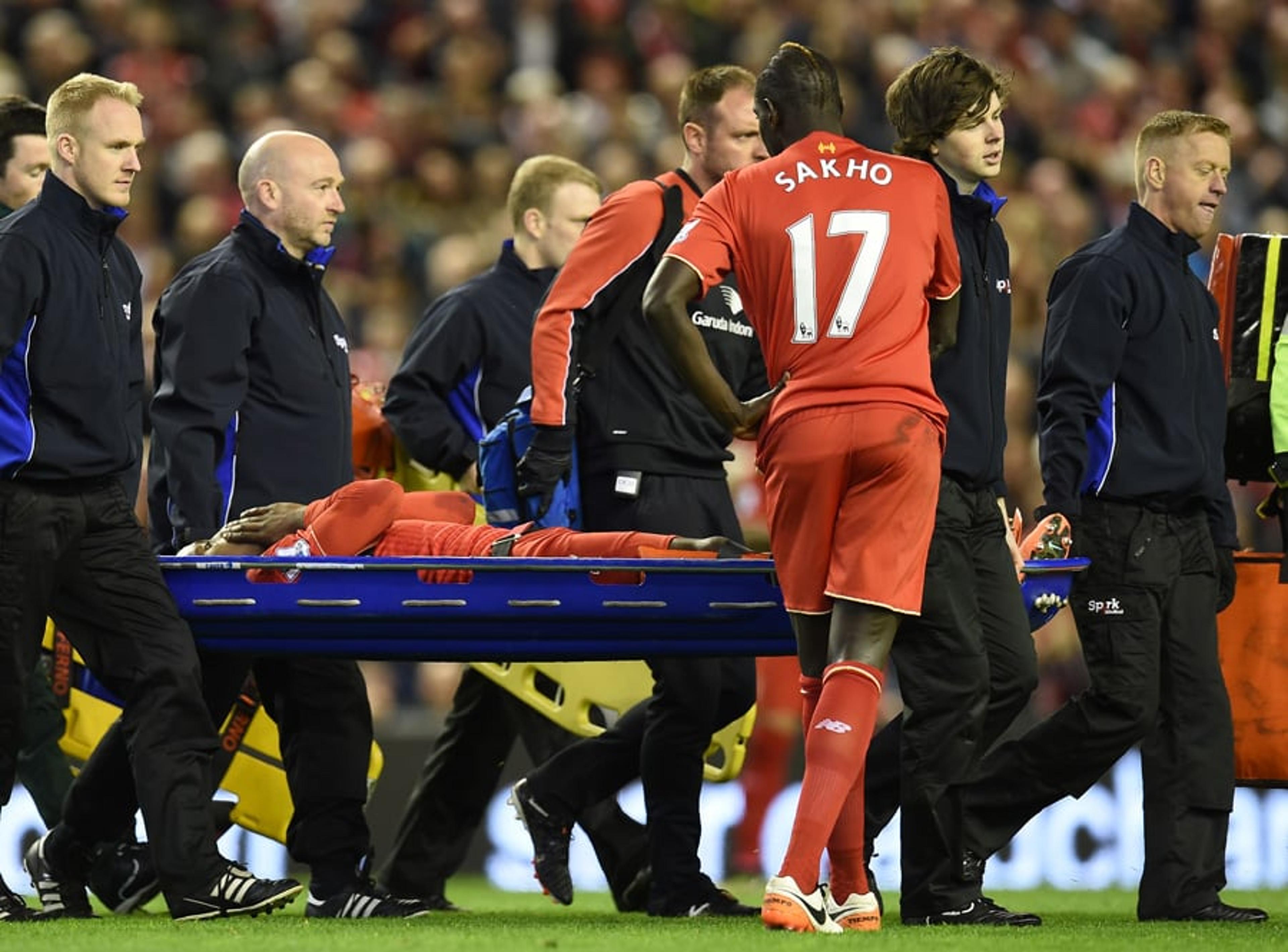 Argentino do Everton pede desculpas após lesionar atacante do Liverpool