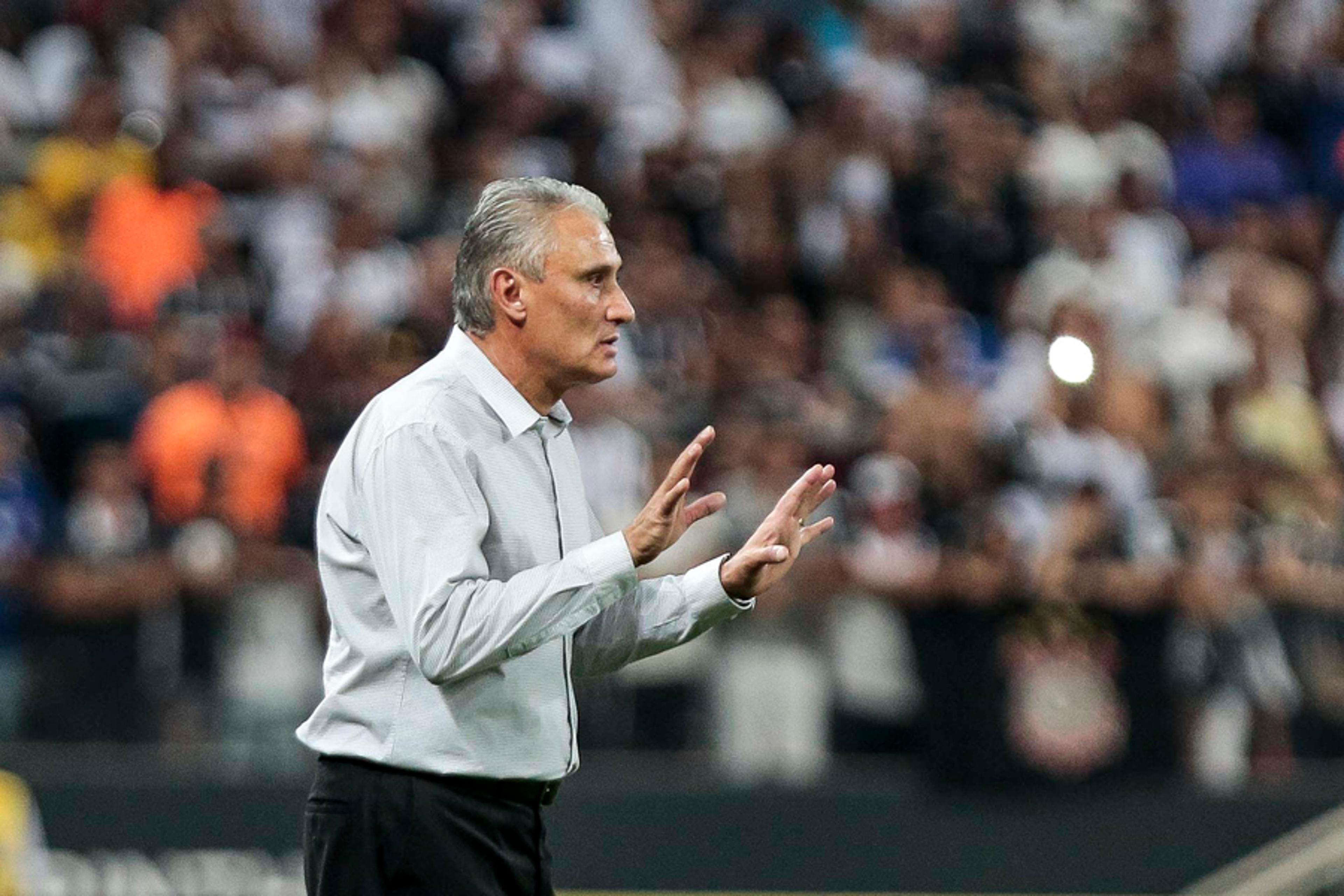 Tite elogia coragem de adversário e lamenta queda em casa: ‘É da vida’