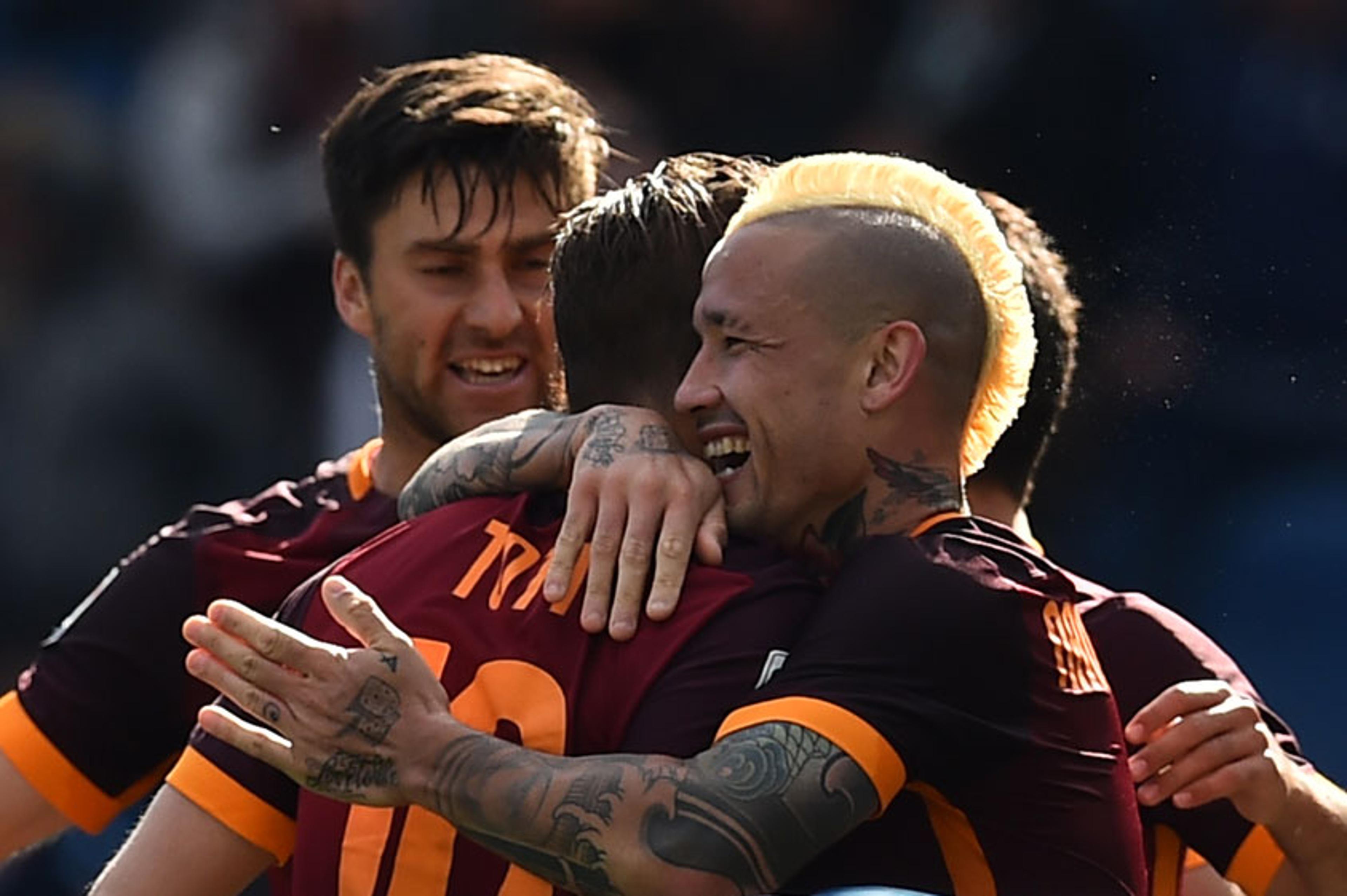 Napoli perde da Roma, e Juventus garante o pentacampeonato italiano