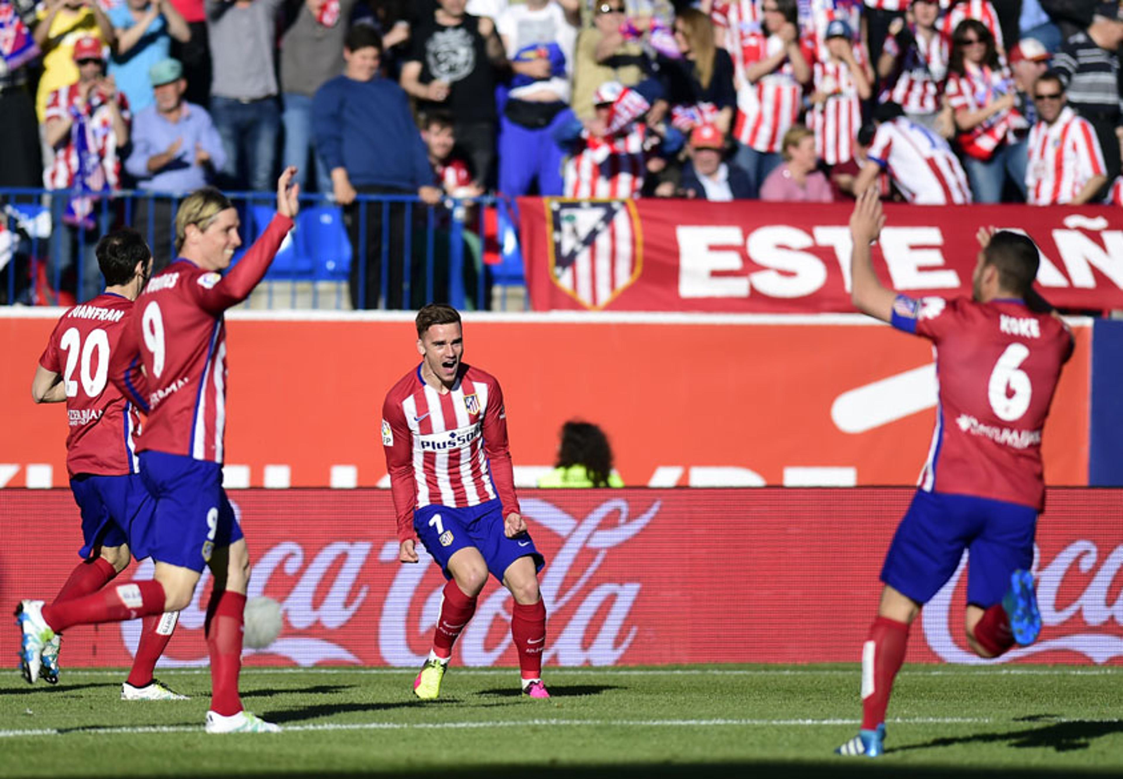 Griezmann é decisivo, Atlético vence e coloca pressão no Barcelona