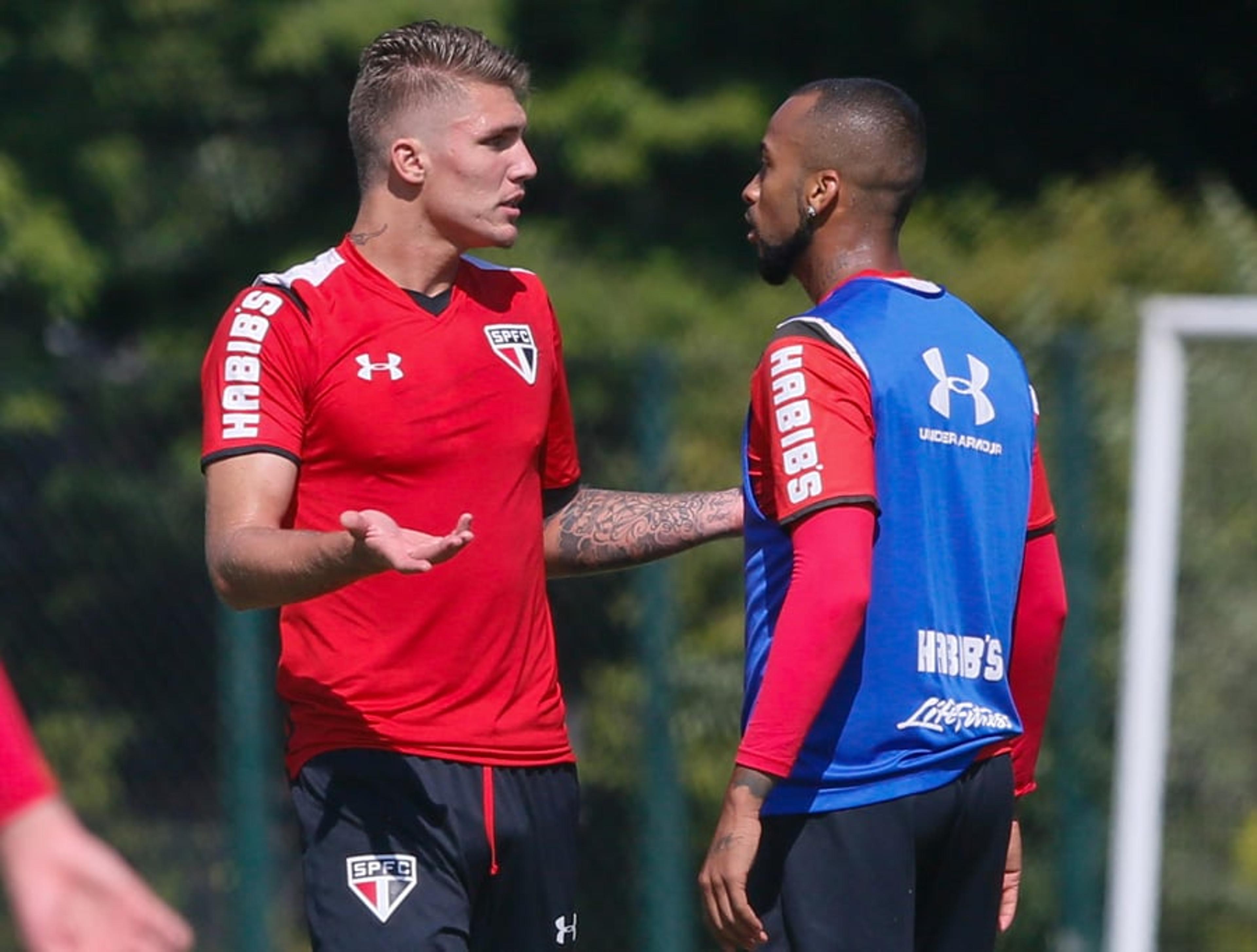 Jovem do SP nega atrito com Calleri e fala de treino: ‘Se não bater, apanho’