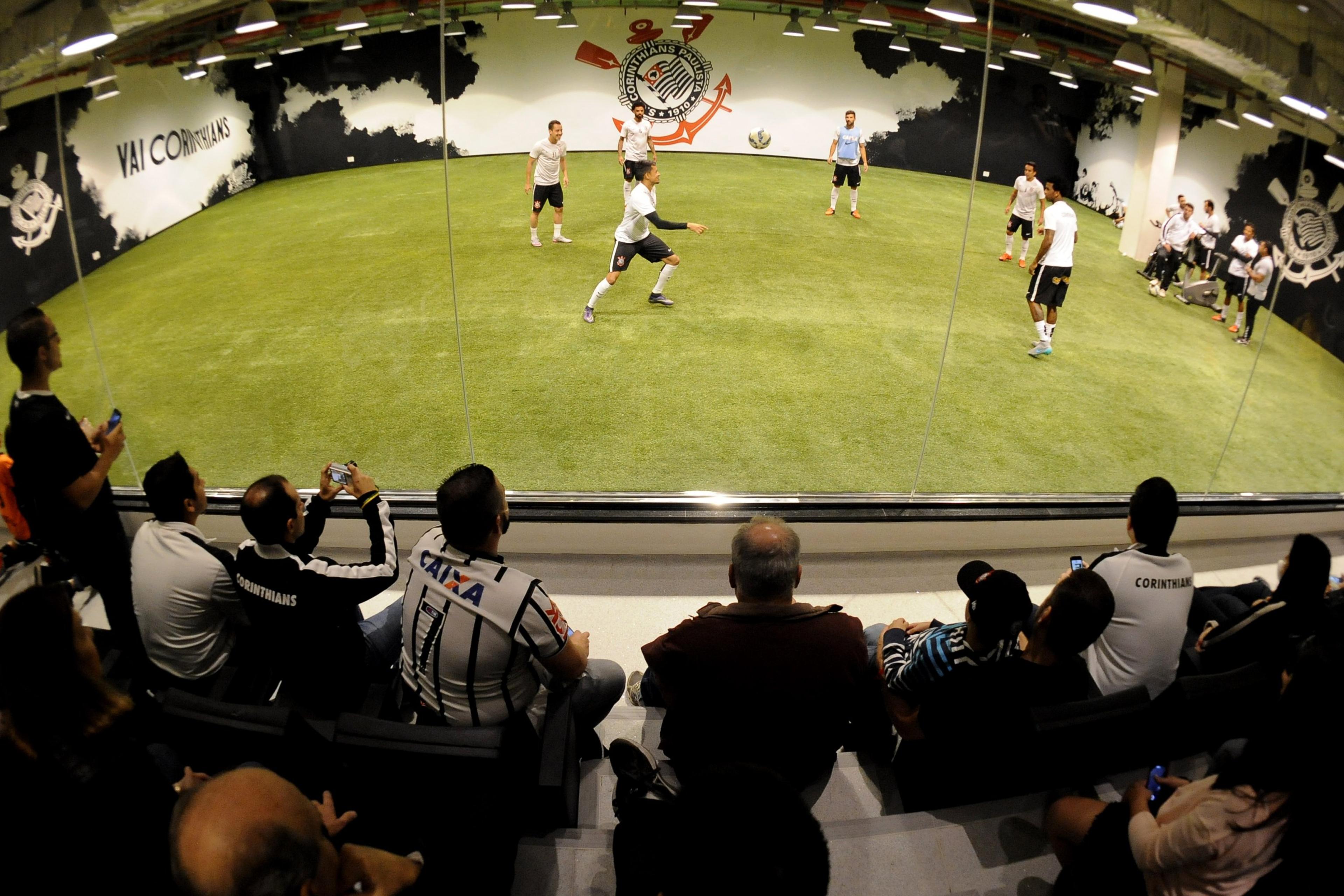 Em dia de casa cheia, Corinthians faz teste para tour da Arena em Itaquera