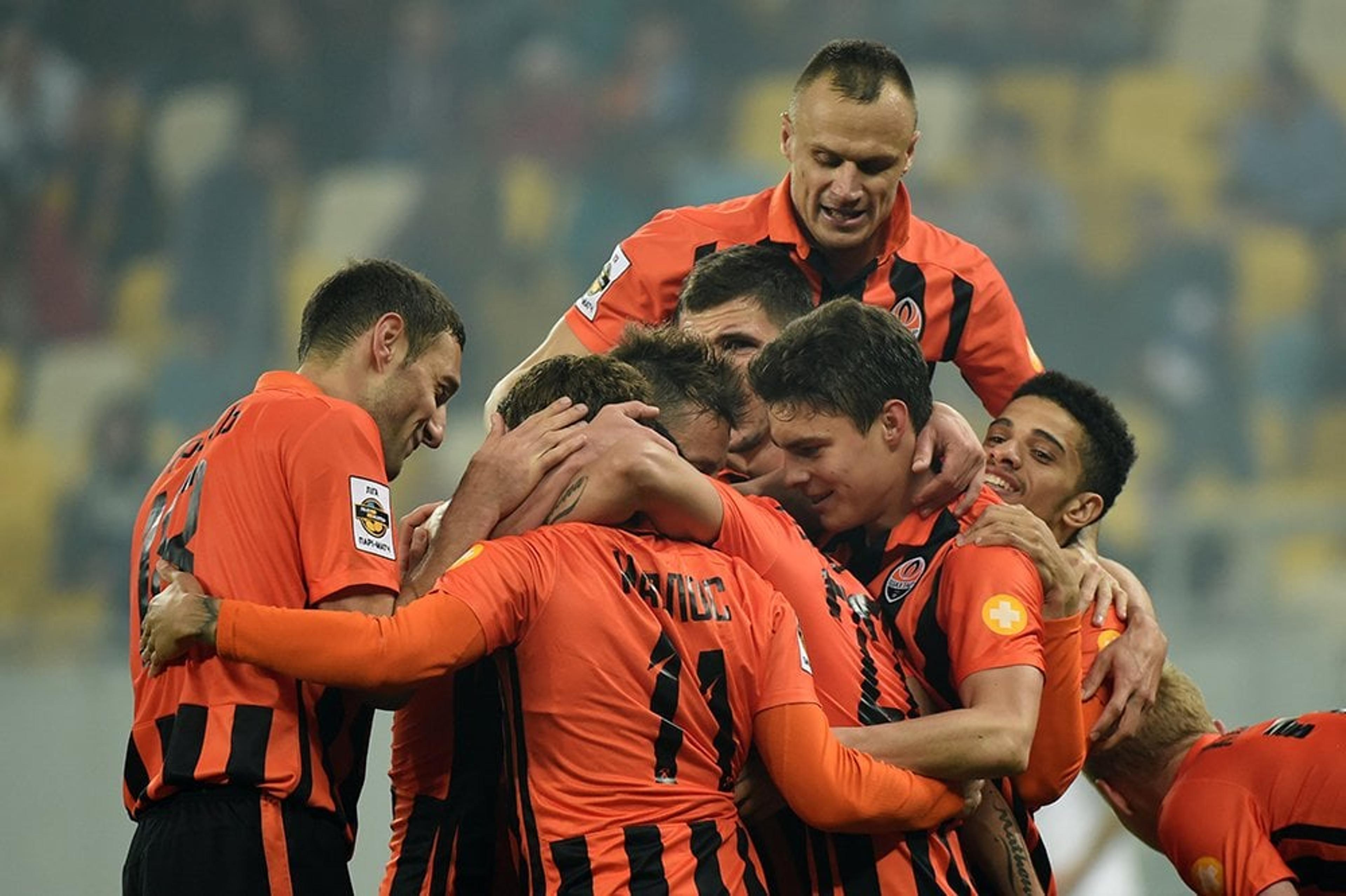 Brasileiros decidem, e Shakhtar vence bem o já campeão Dínamo