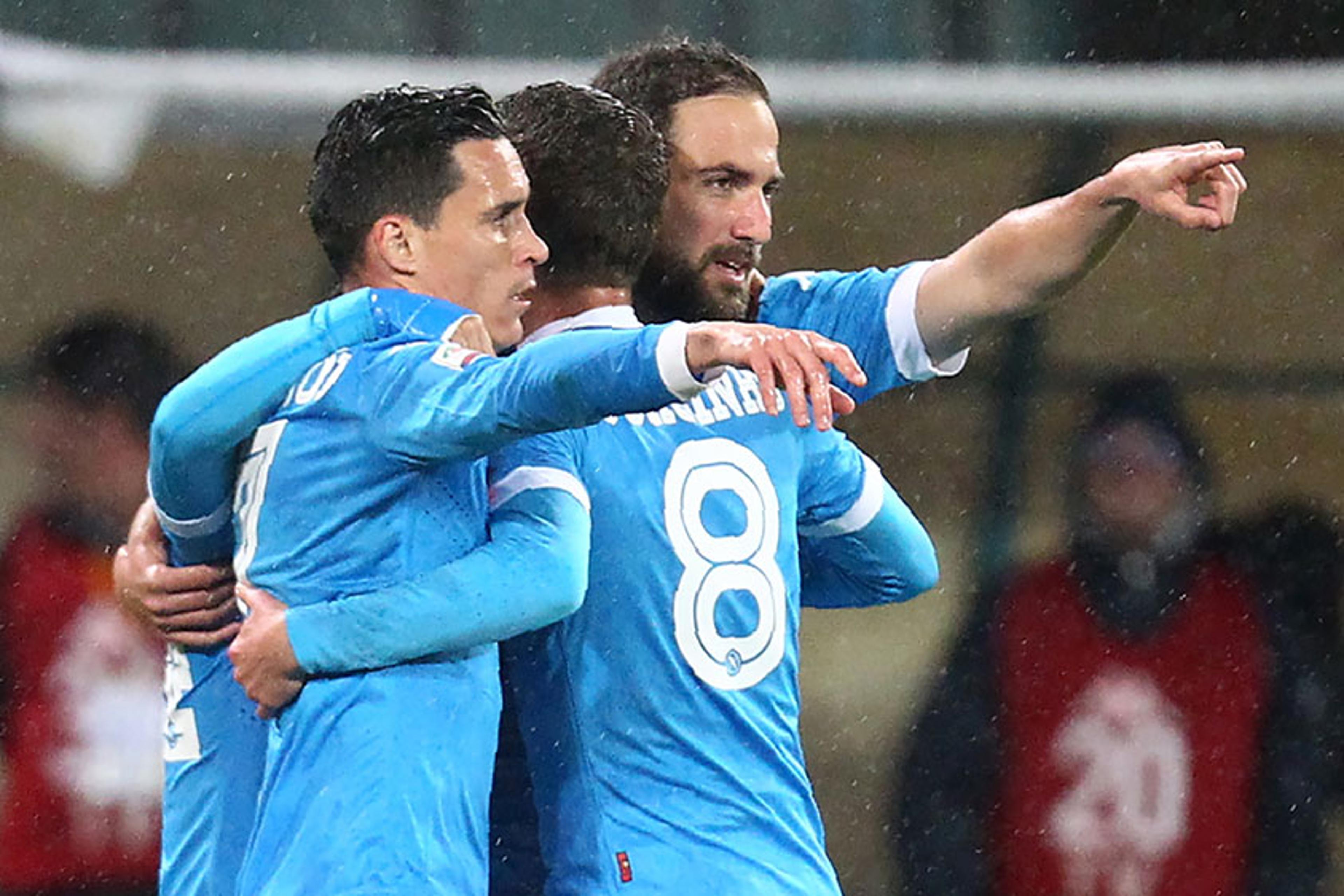 Higuaín faz dois, Napoli vence e retoma a segunda colocação