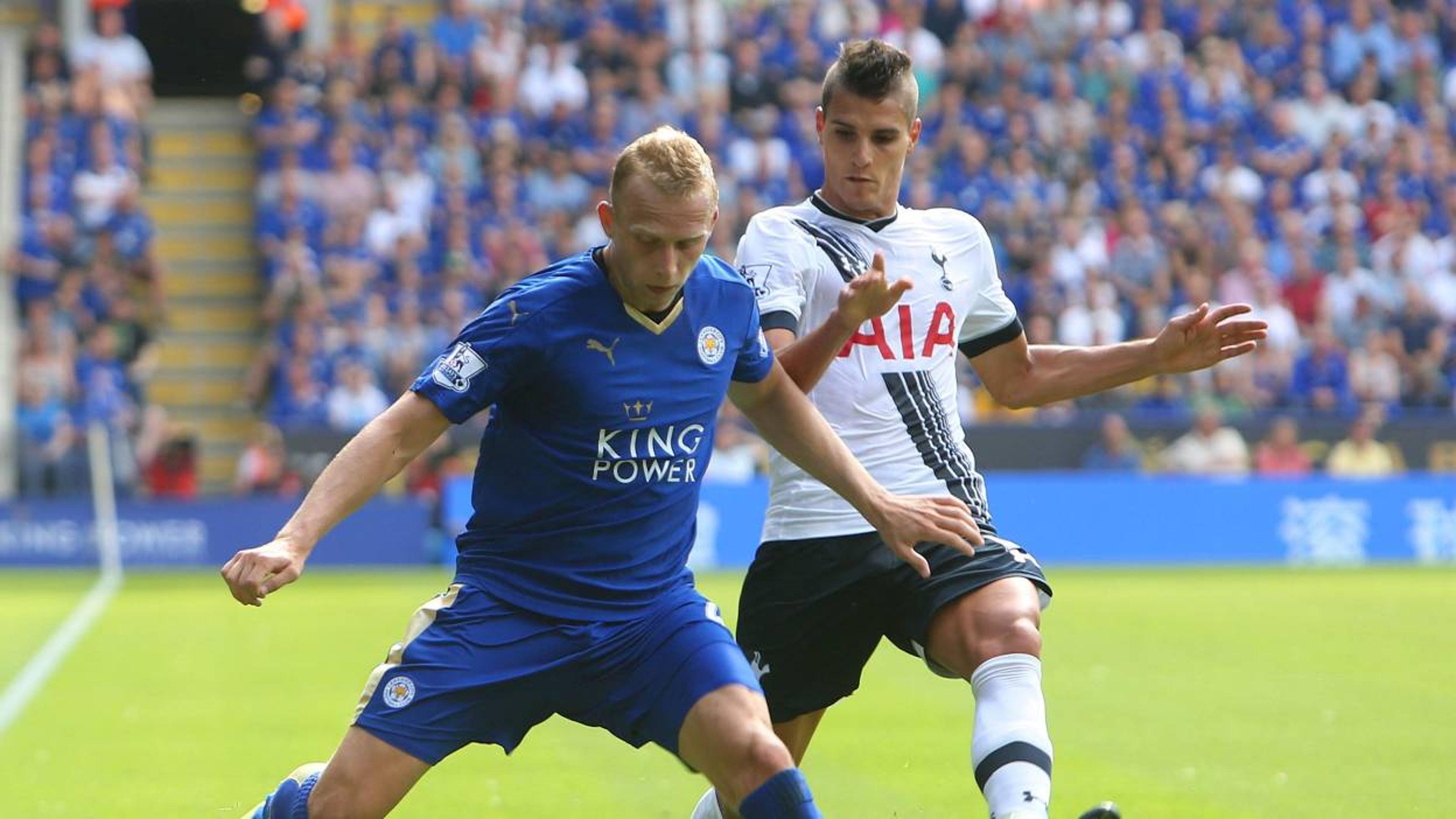 Campeão da Premier League e vice da Segundona, belga exibe medalhas