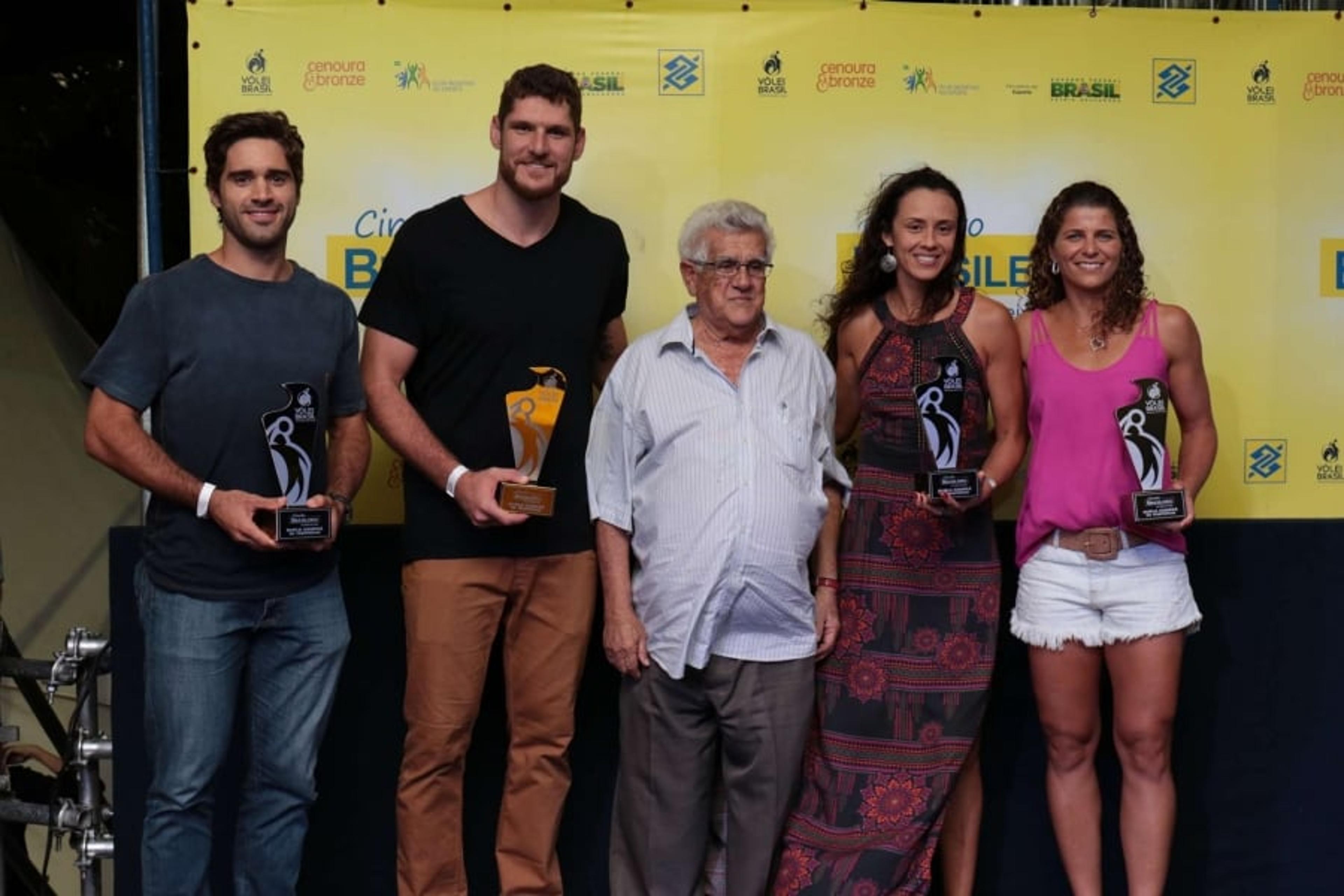 Bruno Schmidt eleito o melhor do ano no vôlei de praia