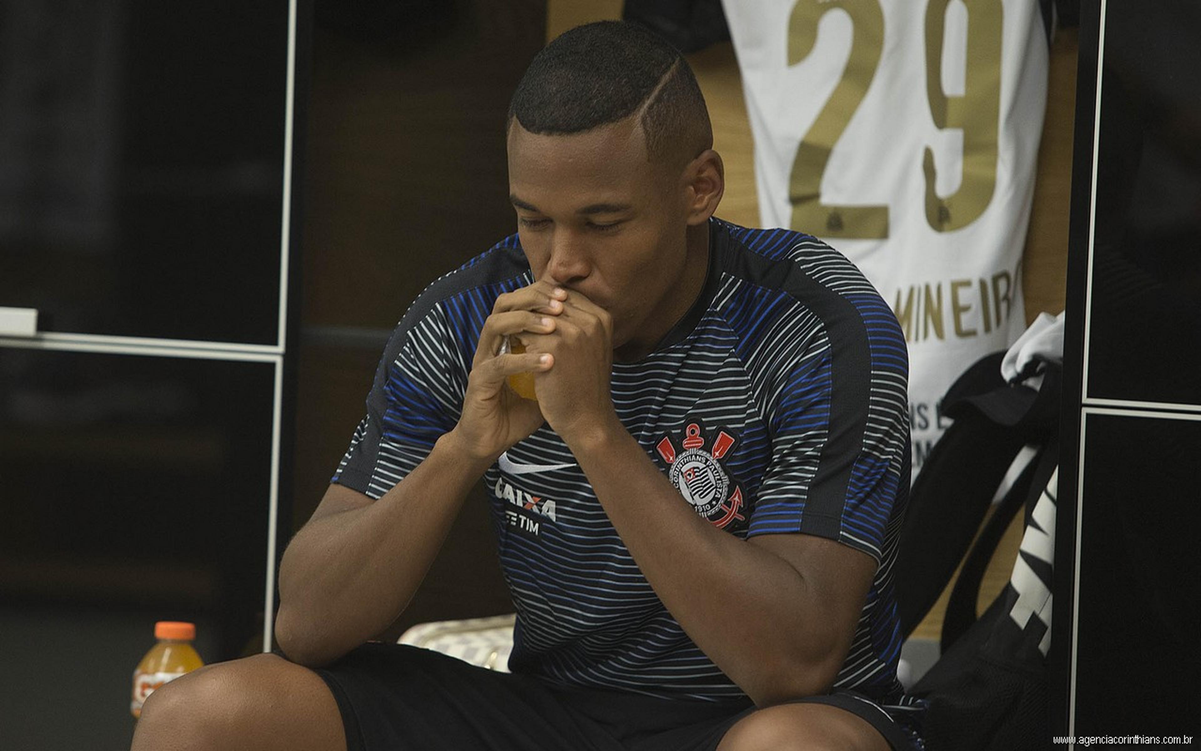 Alan Mineiro já não treina em campo pelo Timão; Destino é o América-MG