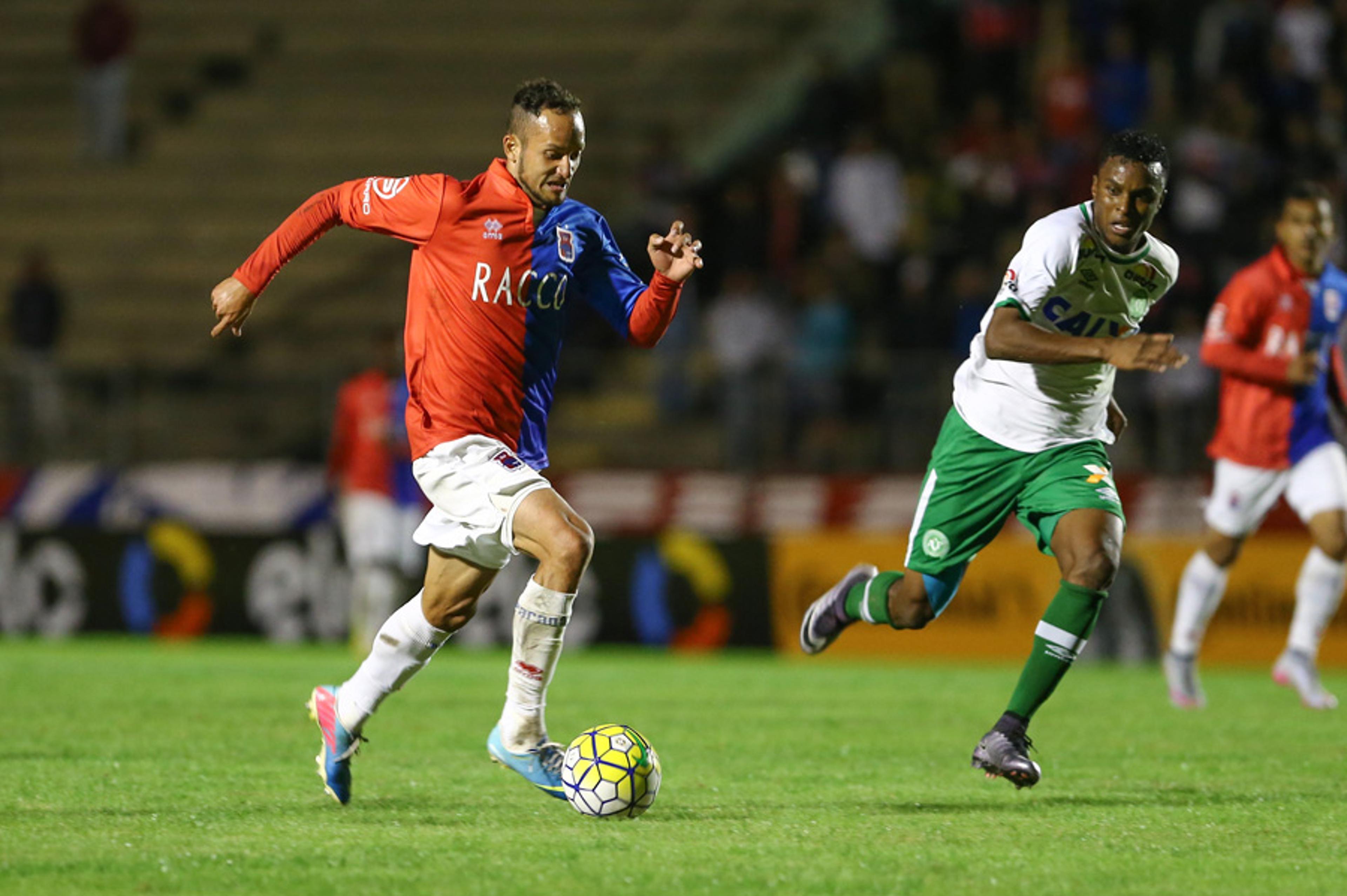 Paraná vence Chape e tem vantagem para jogo da volta na Copa do Brasil