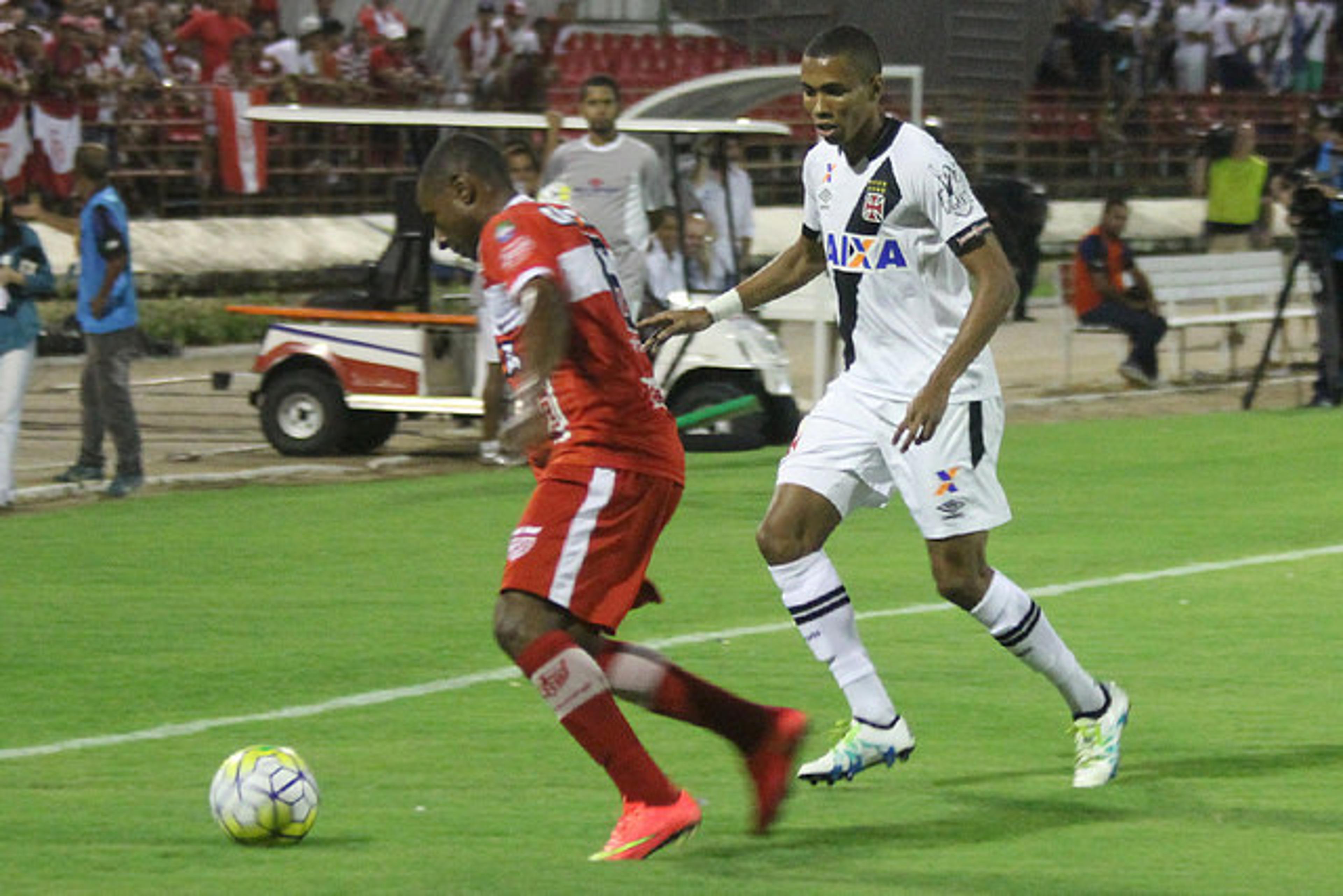 Madson segue como dúvida para jogo do Vasco contra o Tupi