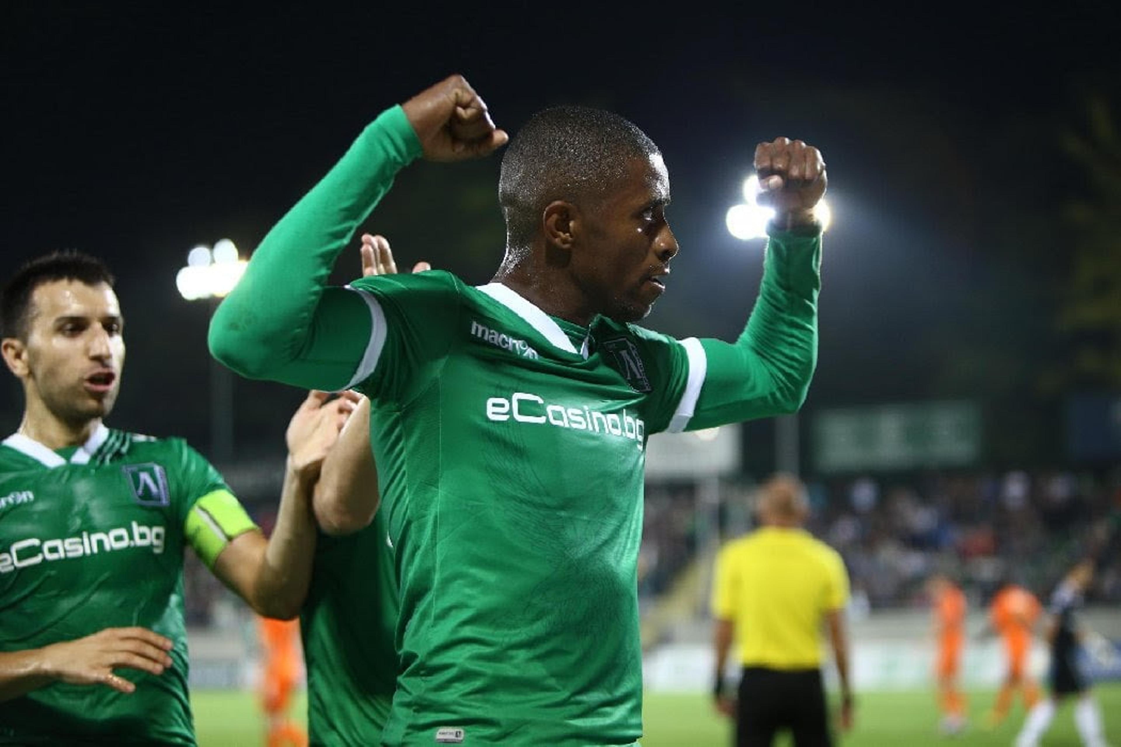 Campeão búlgaro, Jonathan Cafu celebra título e mira a Champions