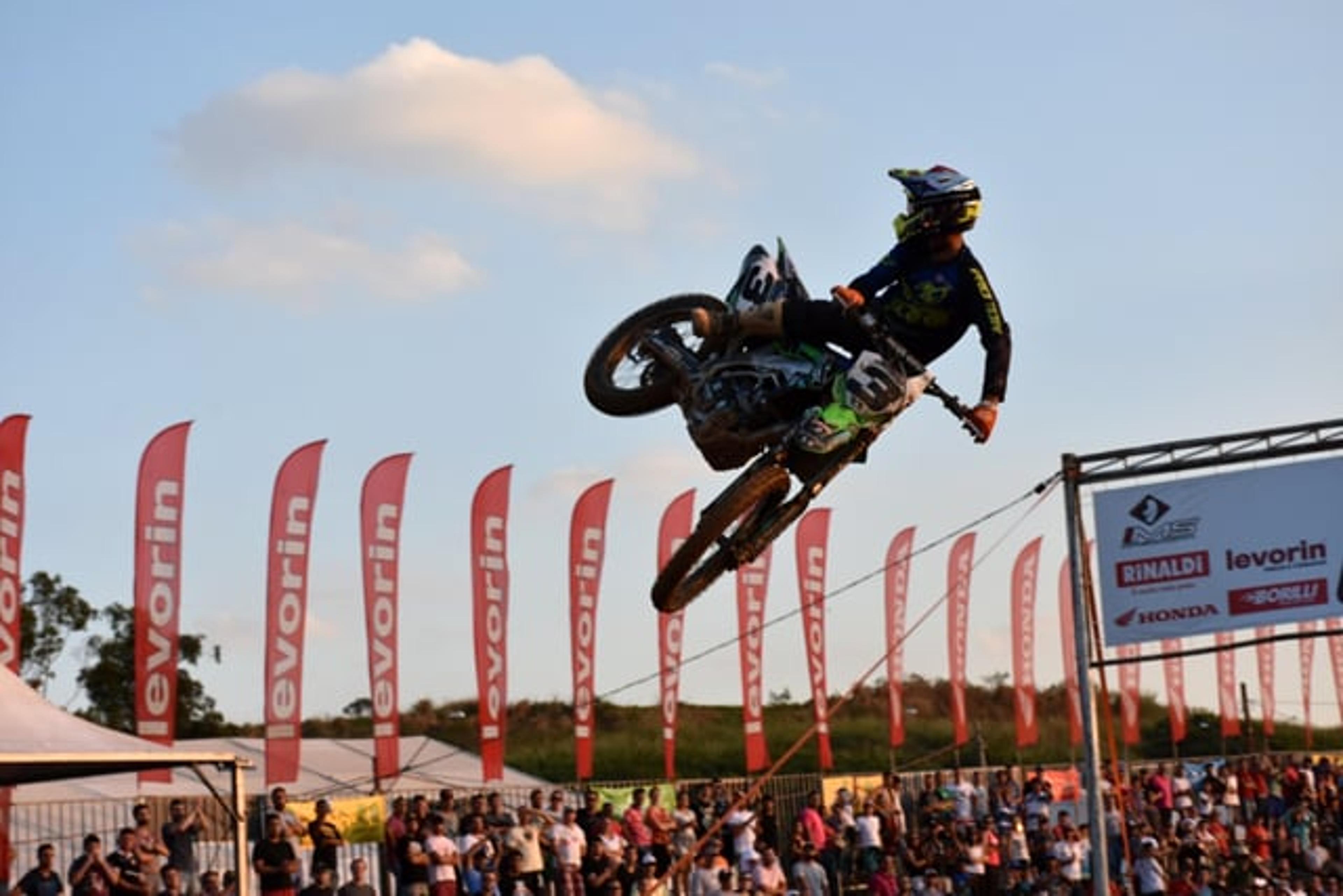 Em estreia na MX3, Balbi Junior vence na abertura do Brasileiro de Motocross PRÓ