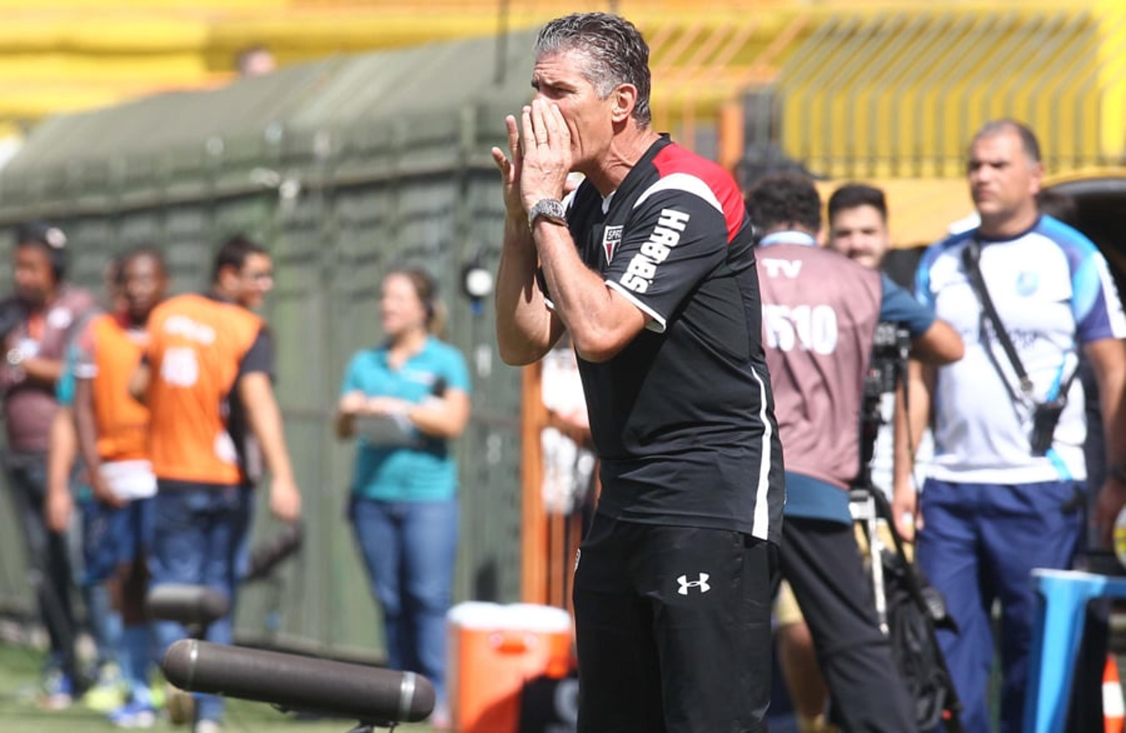 Bauza critica arbitragem e destaca luta do São Paulo em vitória no Rio