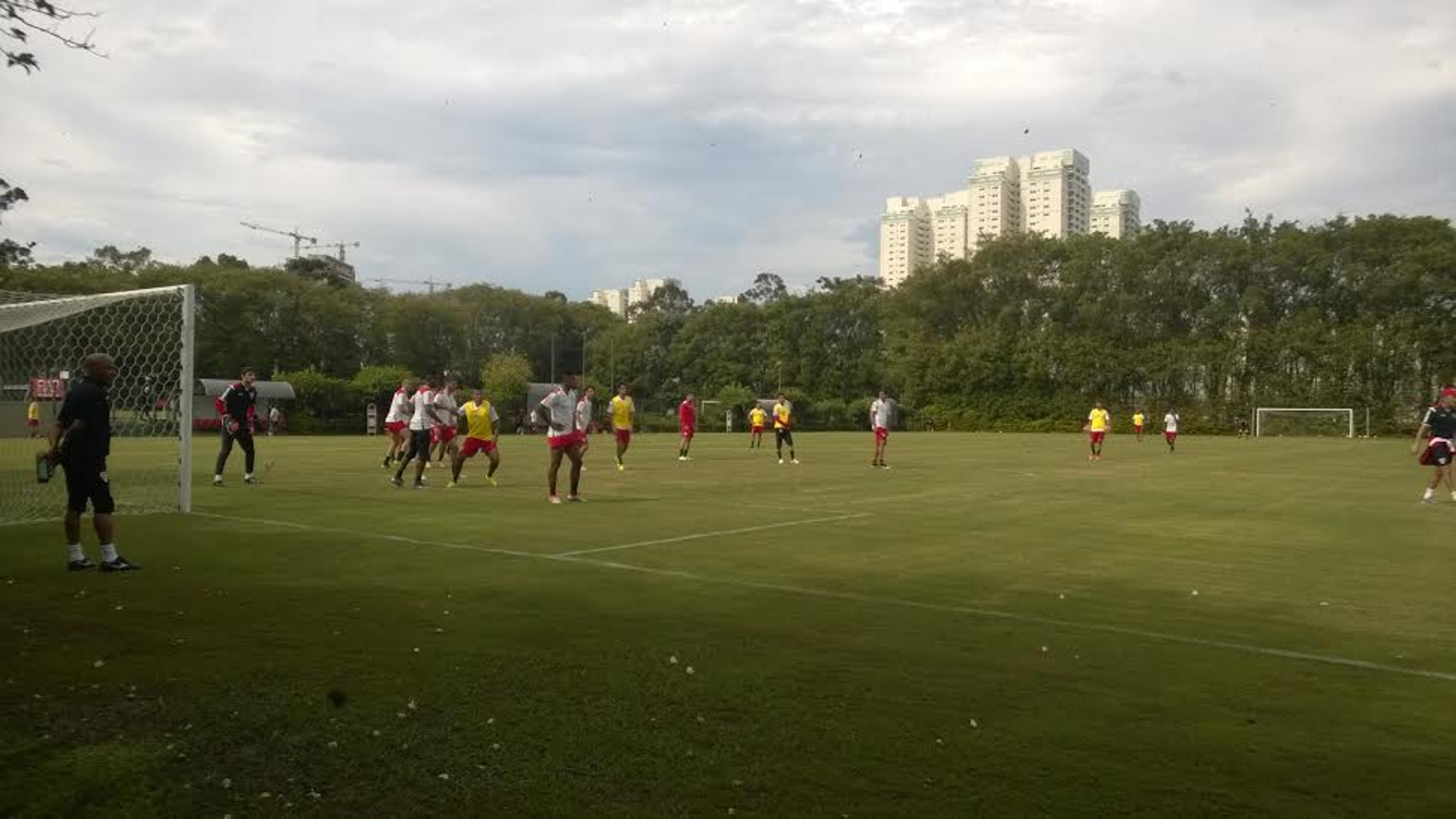 Trio treina como titular e São Paulo deve ir completo contra o Galo