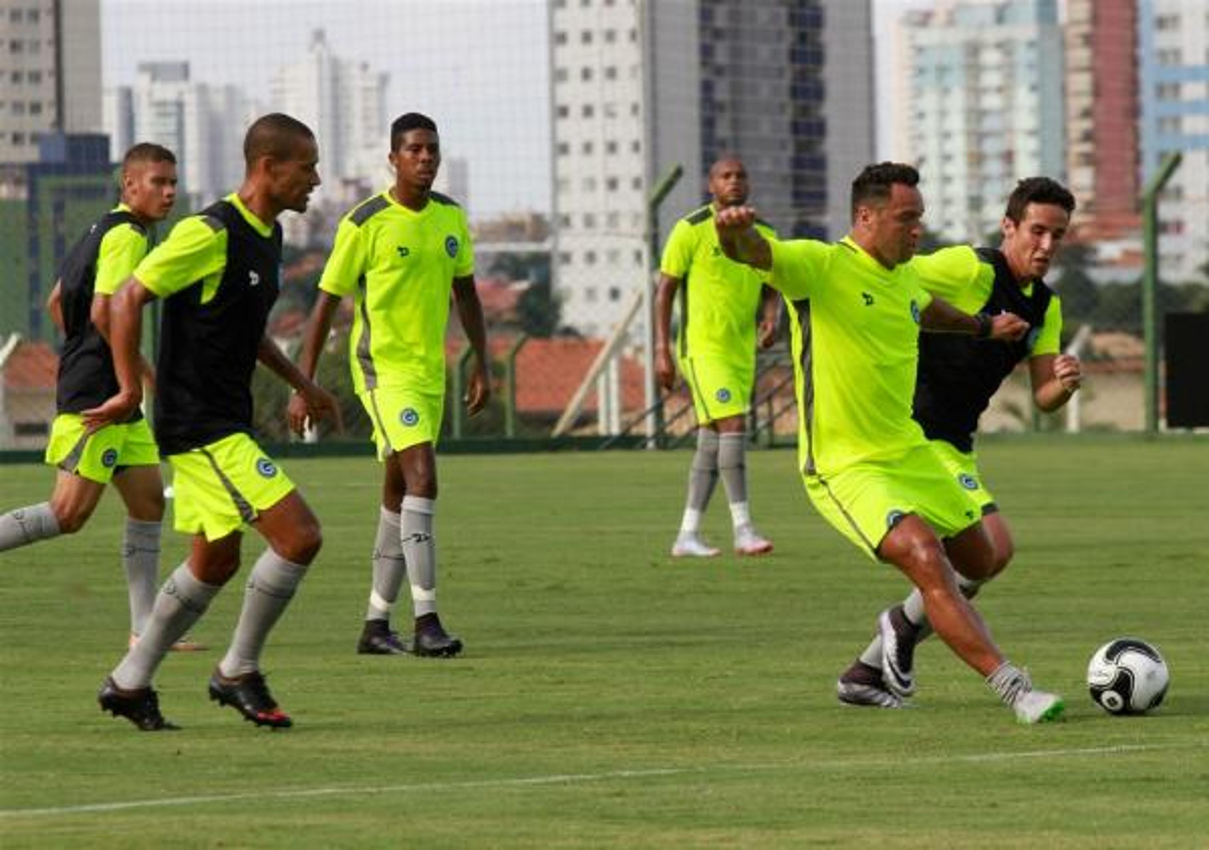 Contra o Londrina, Daniel Carvalho deve ser novidade do Goiás