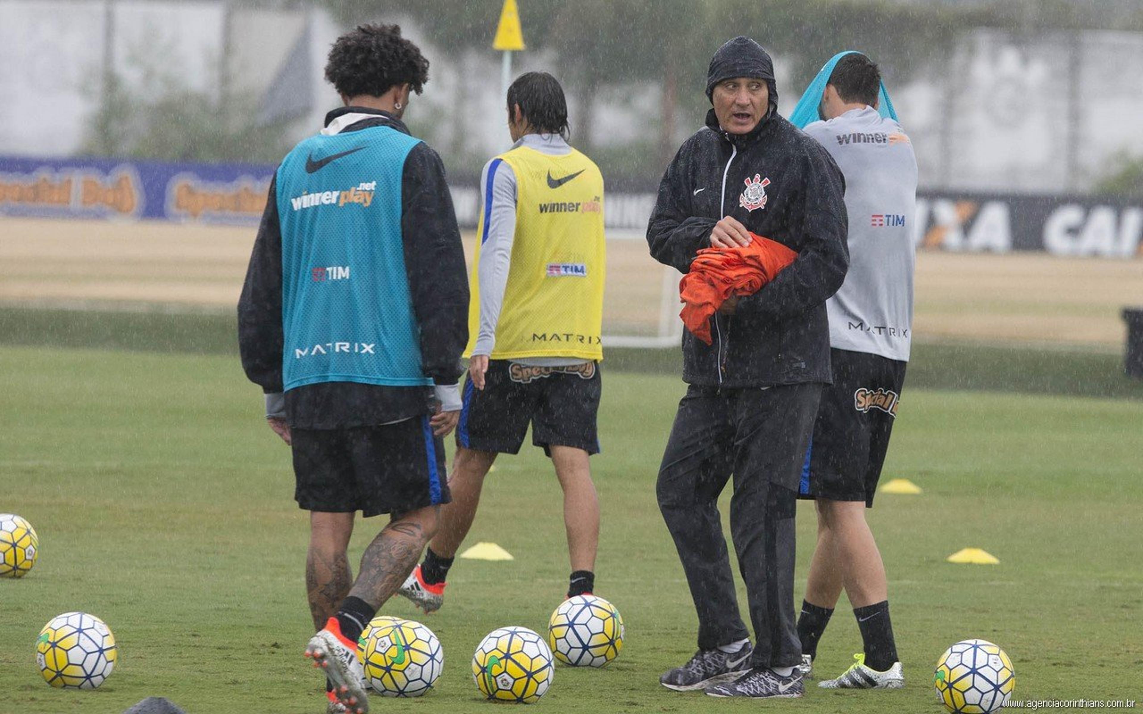 Teimoso? Tite testa novidades no Corinthians: Giovanni e Guilherme