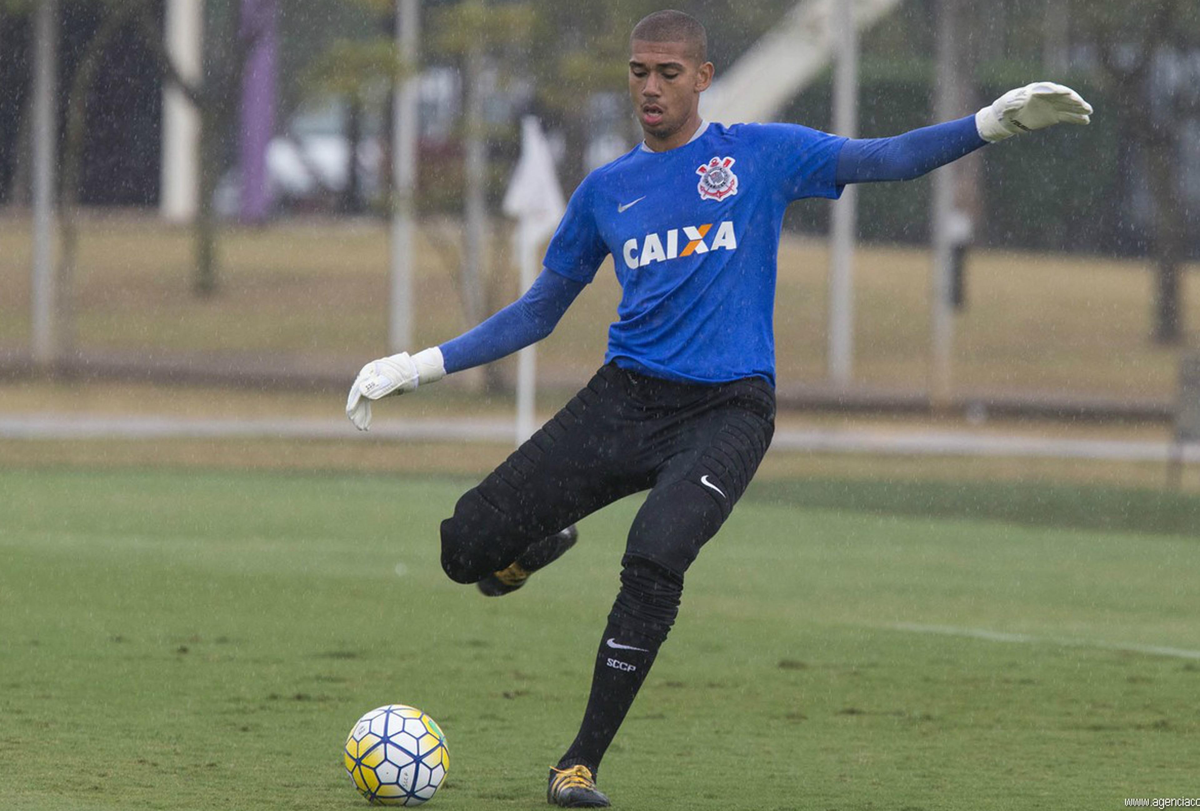 Inscrito na Liberta, goleiro do Timão é hospitalizado com pedra nos rins