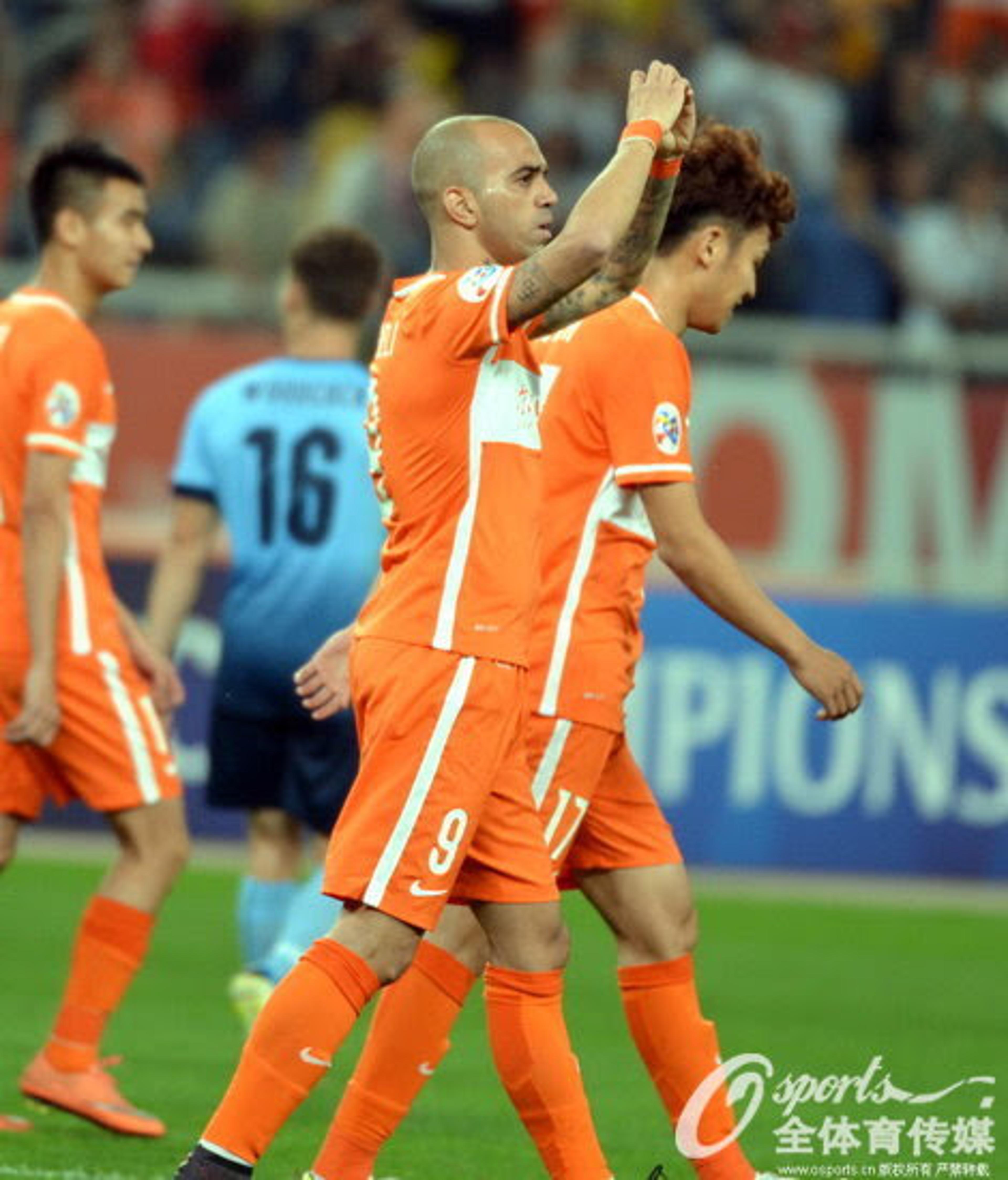 Diego Tardelli marca, mas Shandong Luneng empata com o Sydney