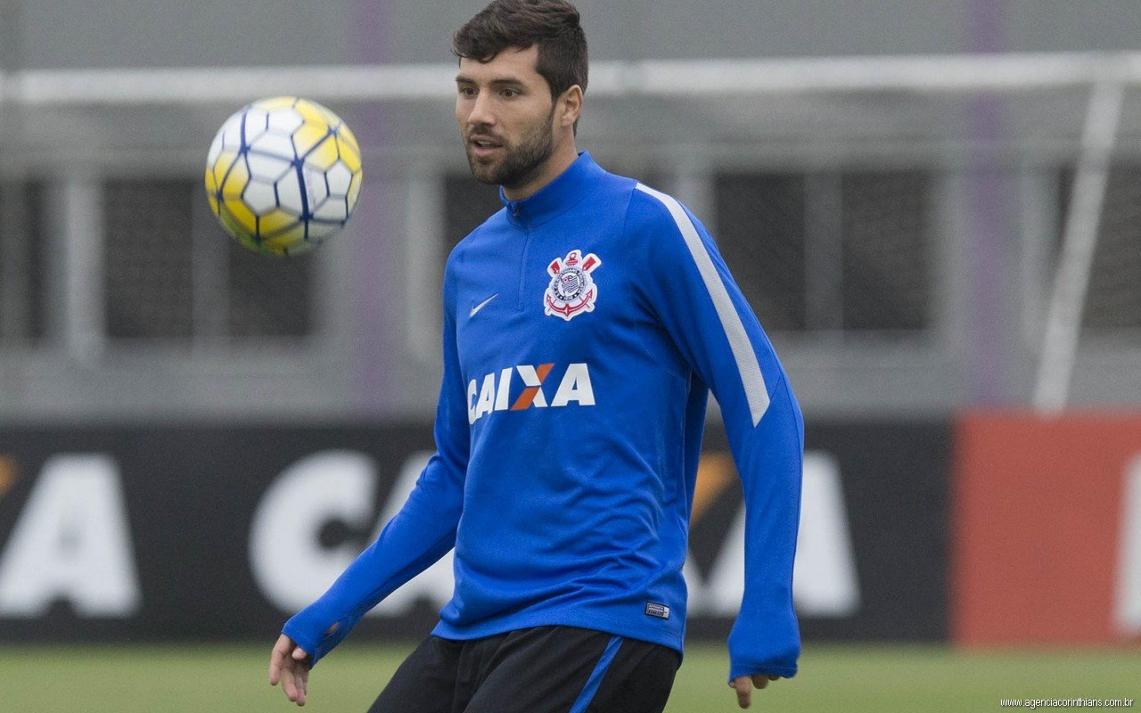 Corinthians tenta garantir lucro com venda futura de Felipe pelo Porto