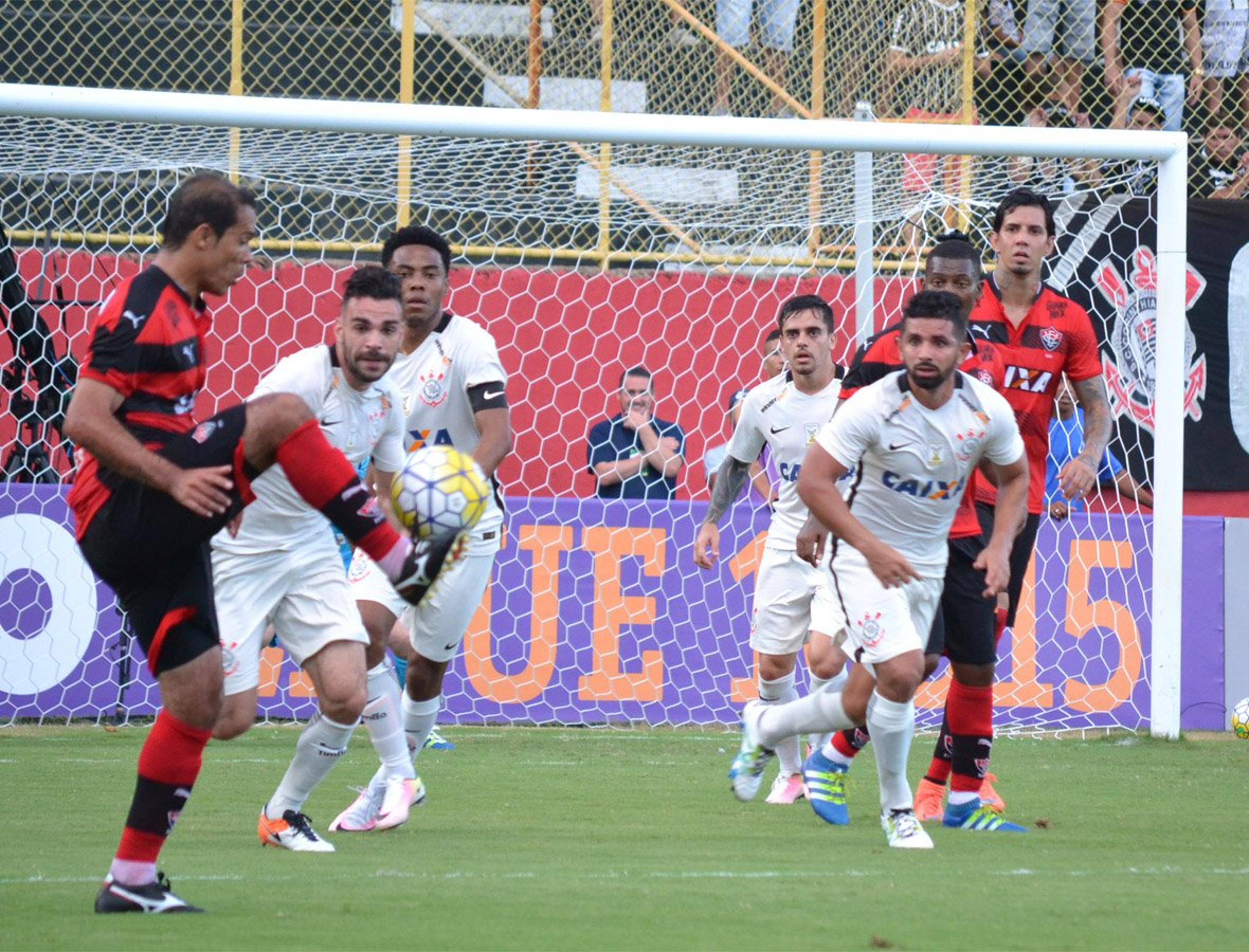 Corinthians x Vitória: prováveis times, onde ver, desfalques e palpites