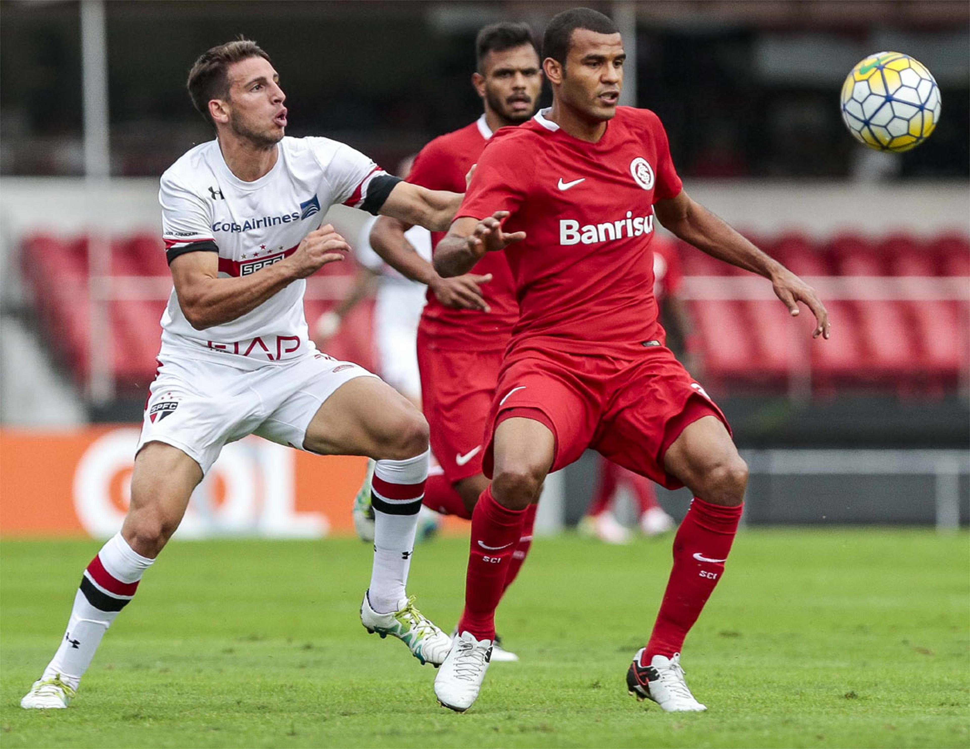 Bauza tira peso de derrota do São Paulo: ‘Fico com a entrega da equipe’